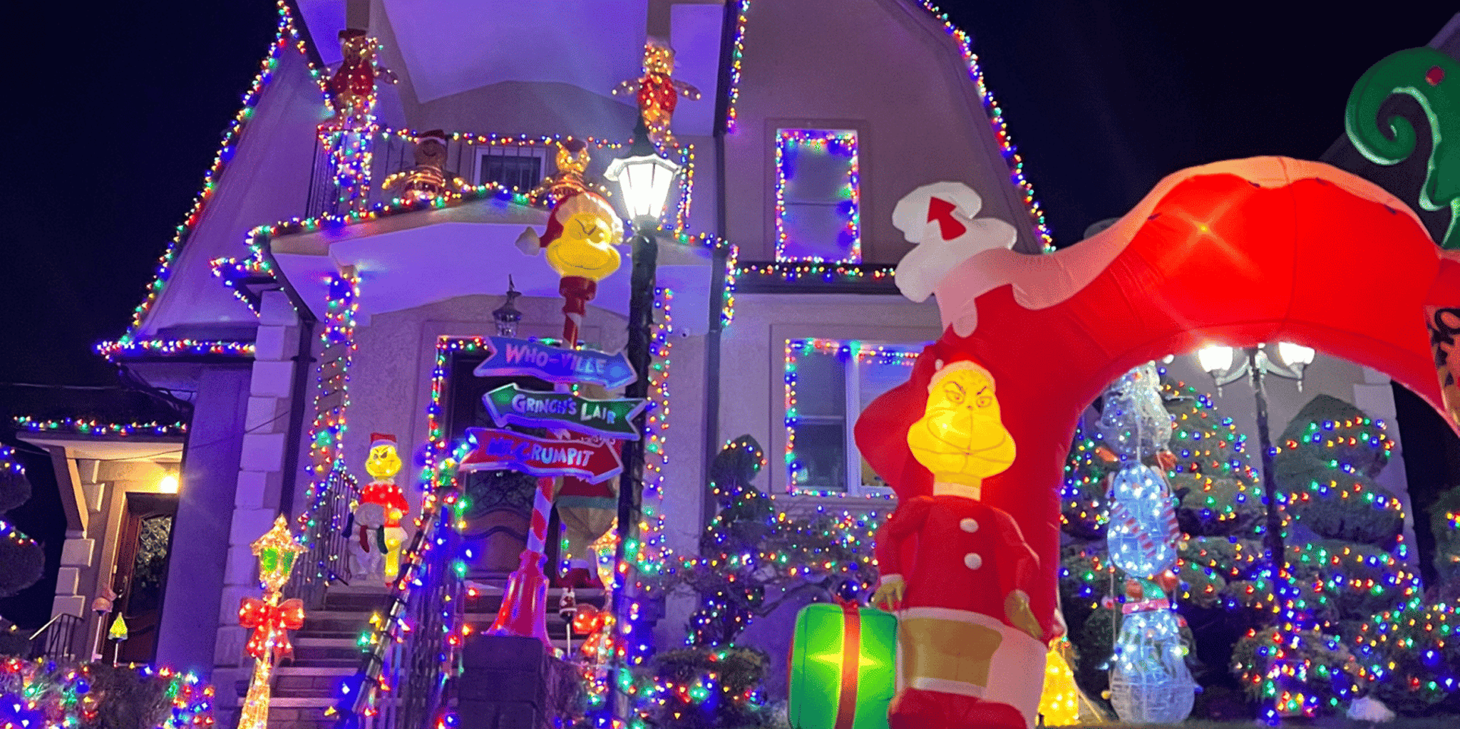 New York City Dyker Heights Christmas Lights Walking Tour - Image 2