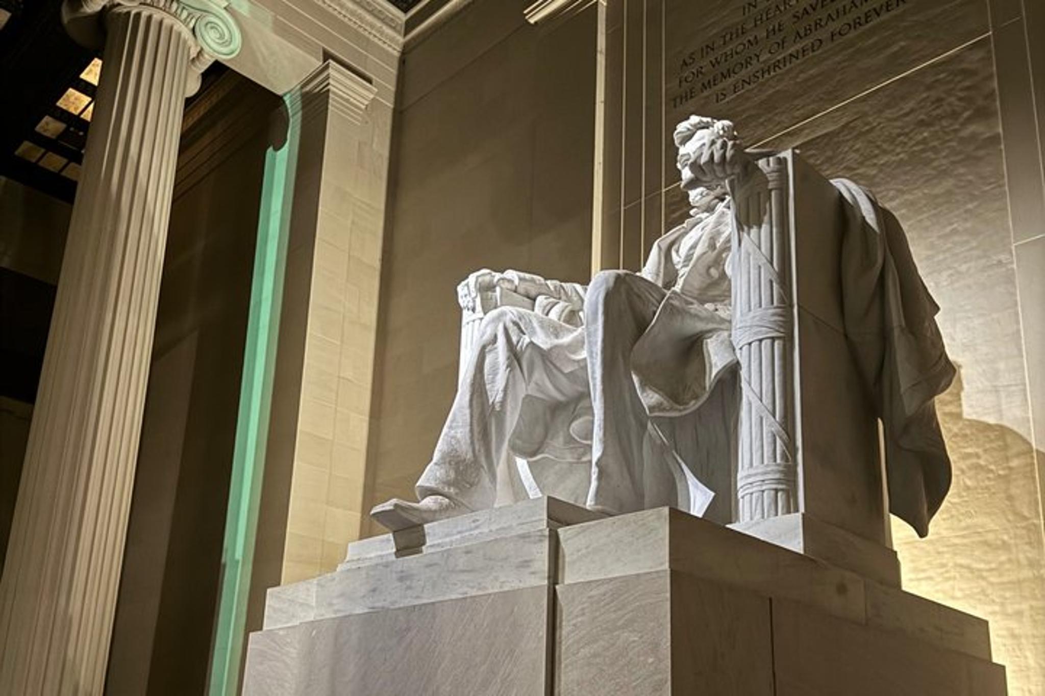 Washington, D.C. Monuments Night Tour - Image 3