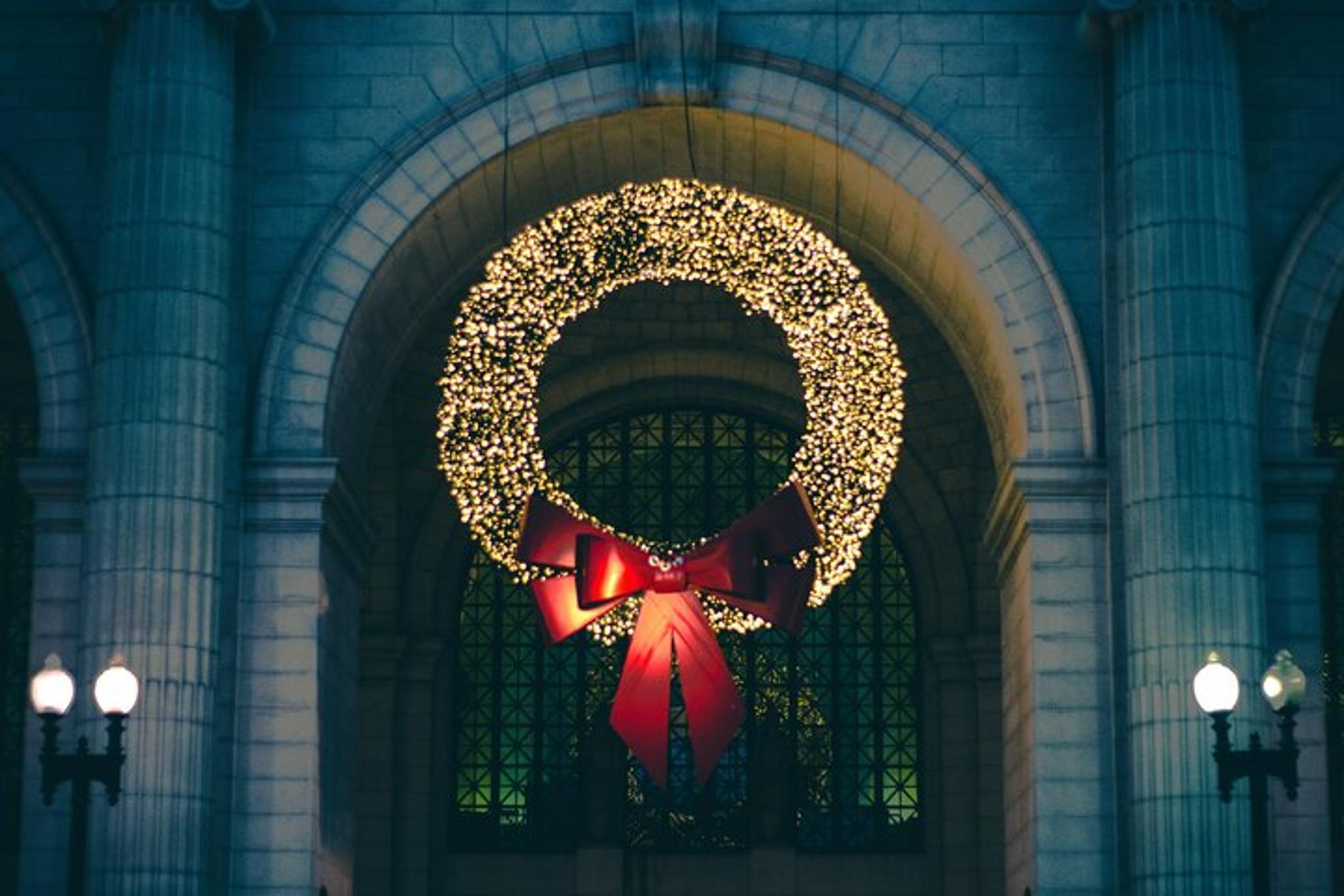 Washington, DC Holiday Lights Night Bus Tour - Image 4