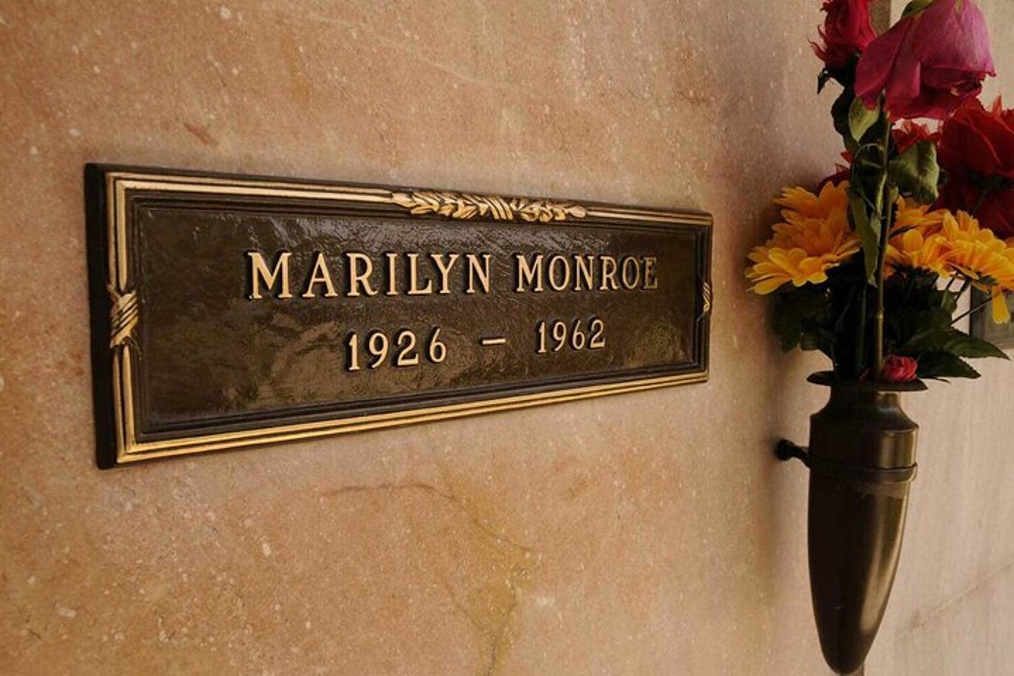 Hollywood Celebrity Scandals and Cemeteries Tour