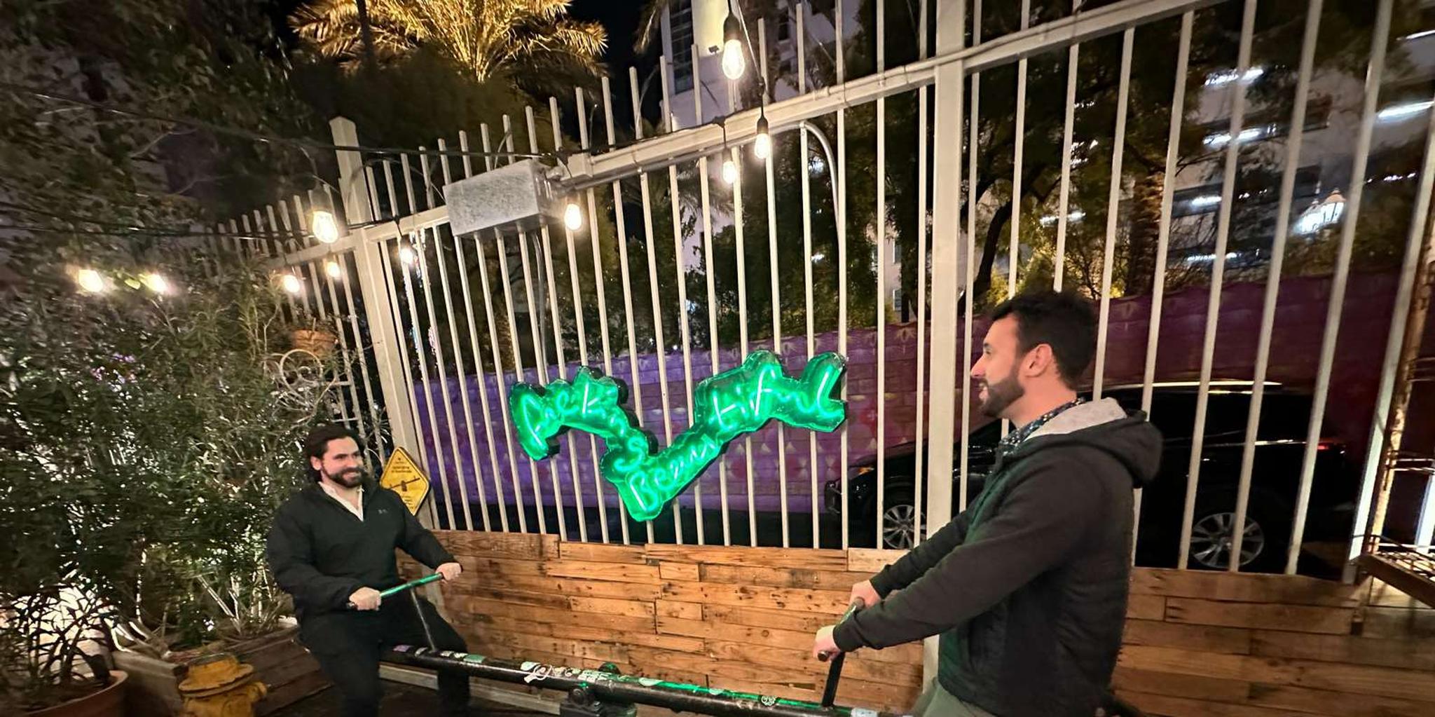 Las Vegas Bar Crawl on Fremont Street - Image 5