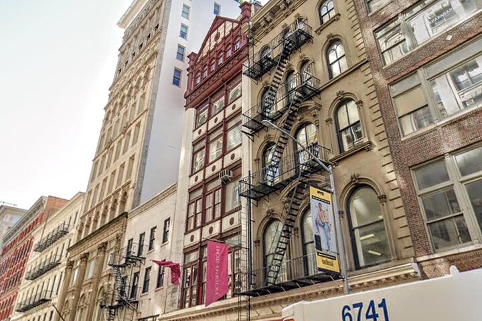 New York City Walking, Subway, and Ferry Tour - Image 3