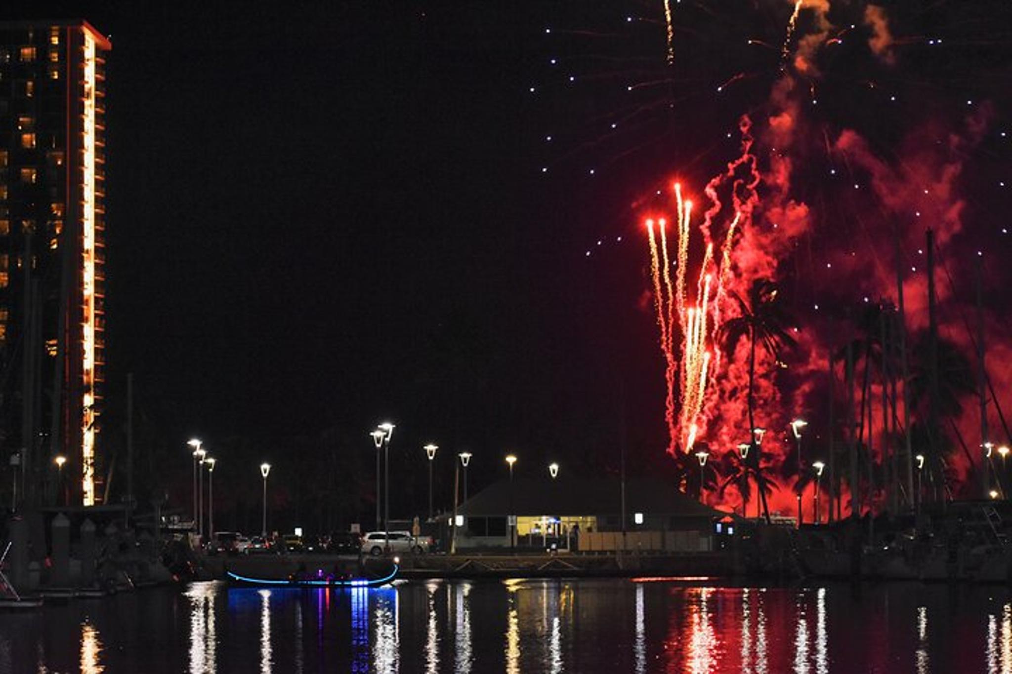 Waikiki Gondola Cruise with Lei and Drinks 1 hr - Image 6