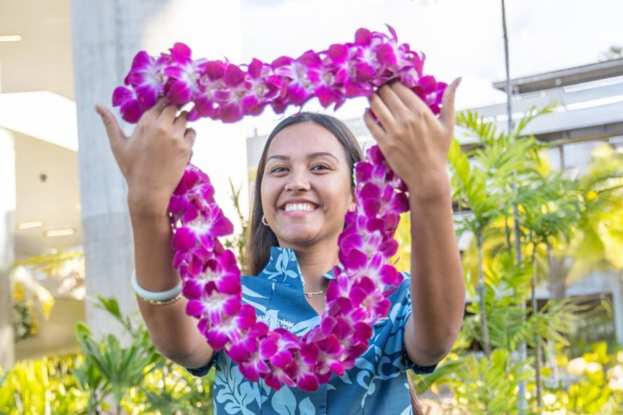Lihue Airport Lei Greeting - Image 5