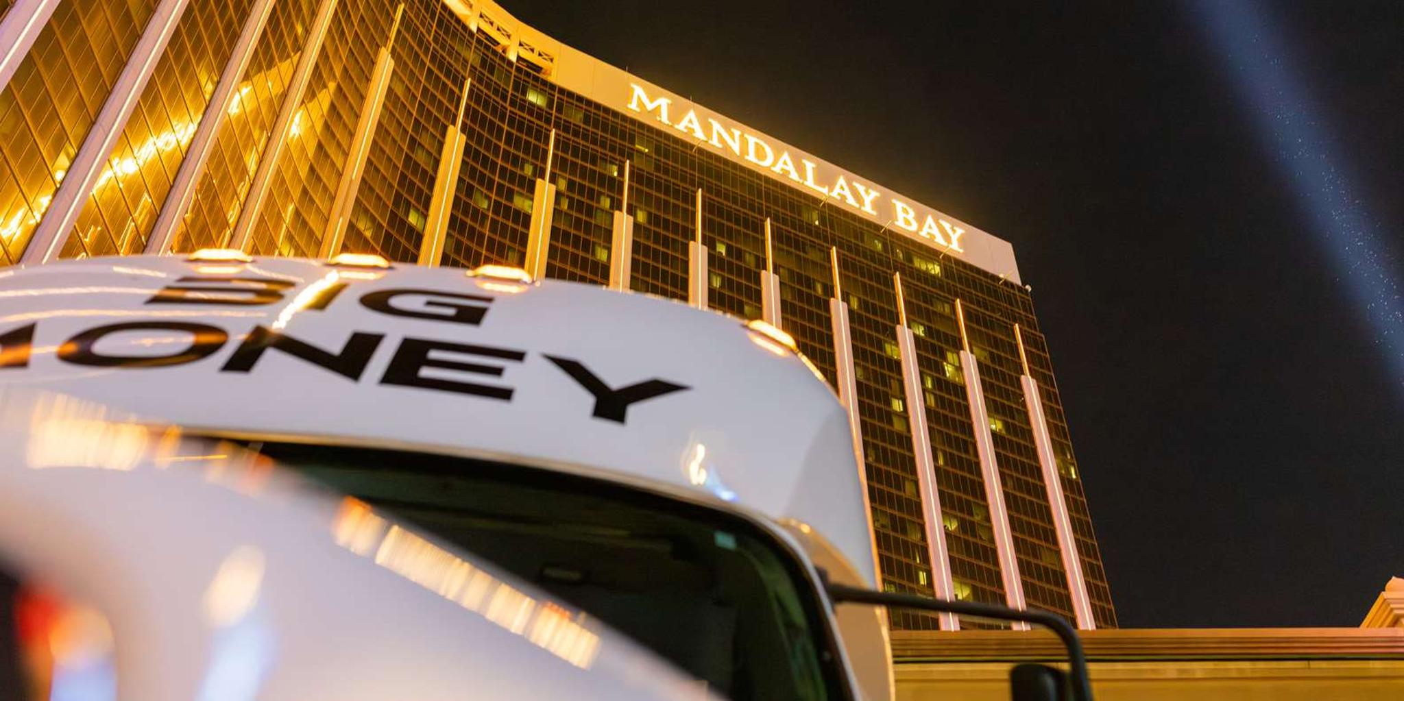 Las Vegas Club Crawl with Party Bus Experience - Image 5