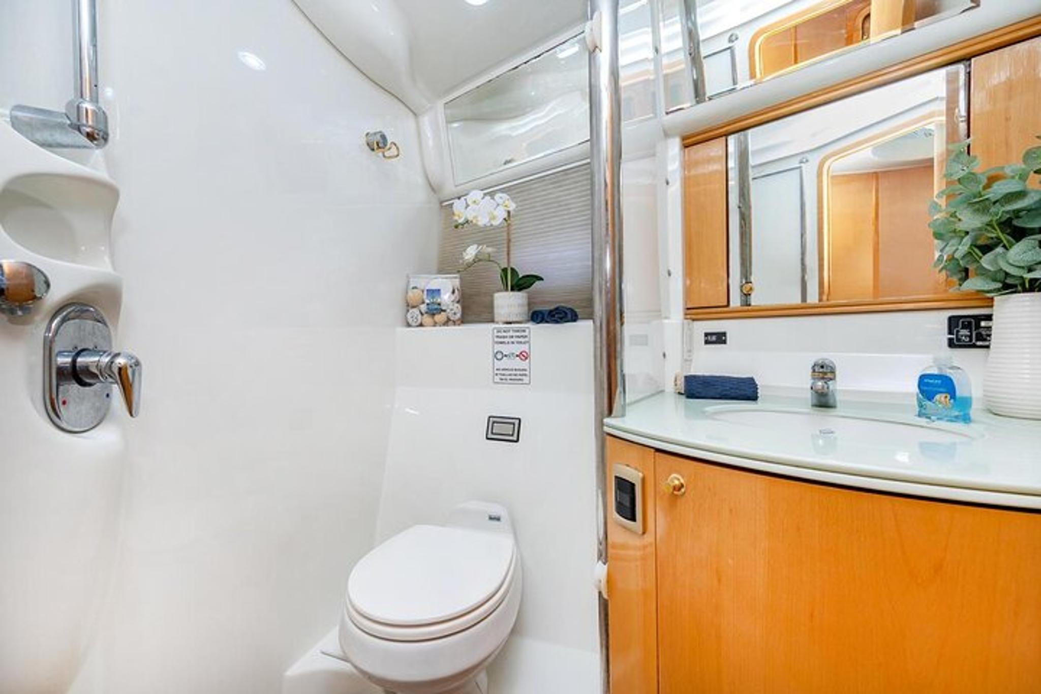 Miami Private Yacht Charter on a 50 ft Yacht 2 hr - Image 6