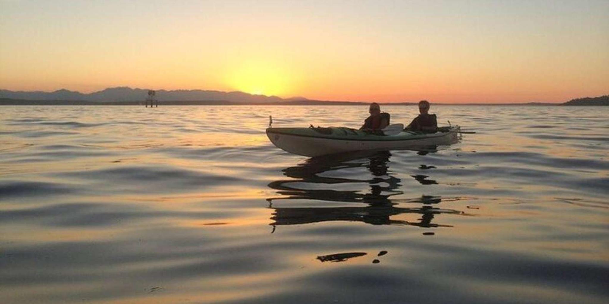 Seattle Sunset Sea Kayak Tour - Image 2