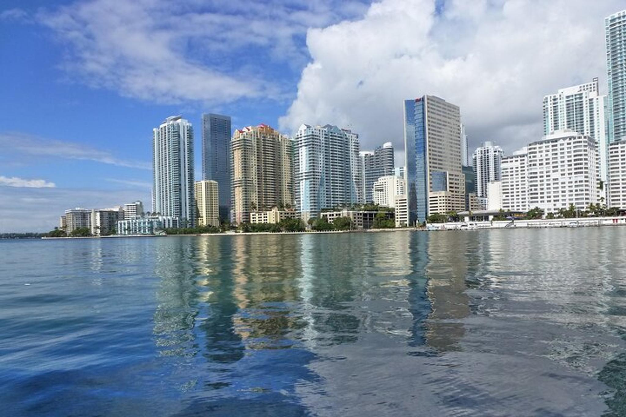 Miami City Cruise of Millionaire's Homes - Image 4