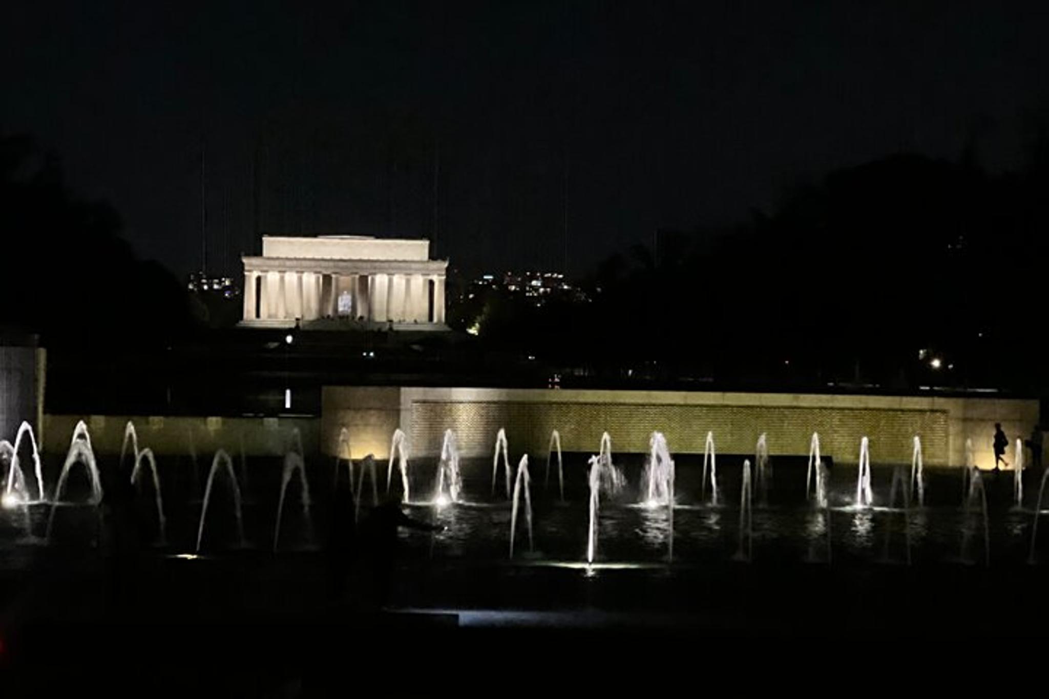 Washington, DC Monumental Moonlight Bus Tour - Image 5