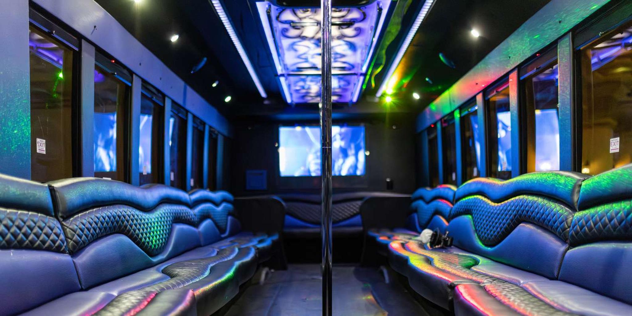Las Vegas Club Crawl with Party Bus Experience - Image 6