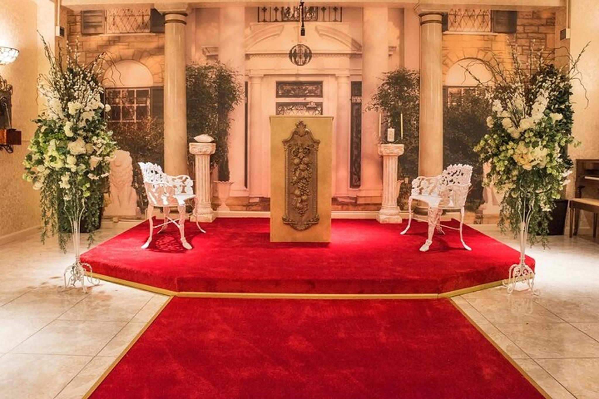 Las Vegas Chapel Row Limousine Tour - Image 6