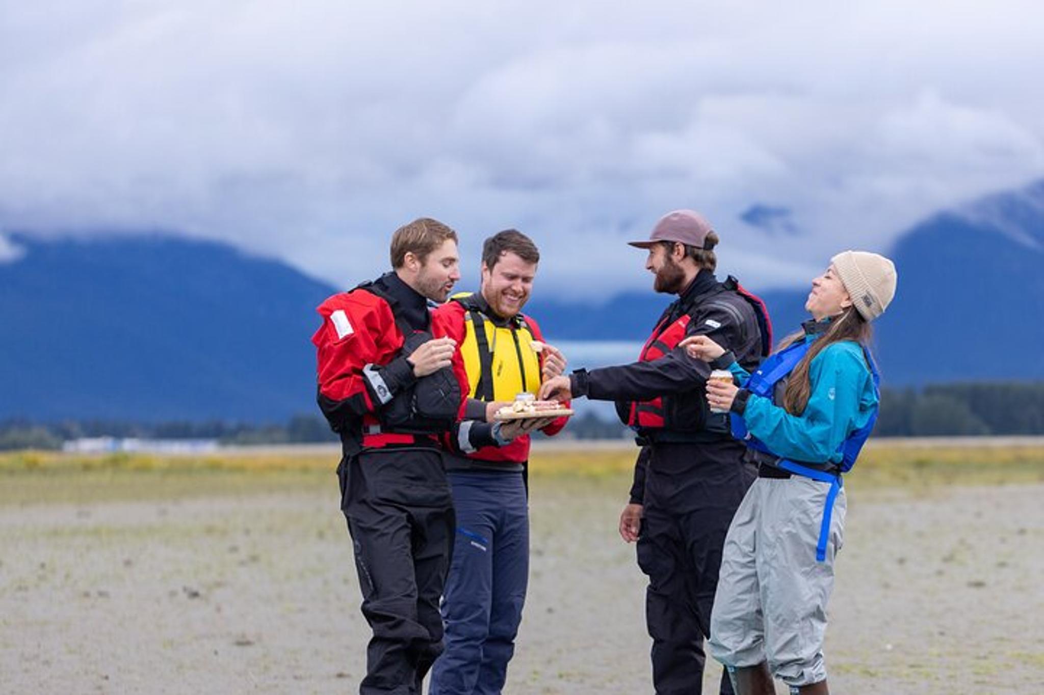 Juneau Kayaking Tour with Mendenhall Glacier Views - Image 1