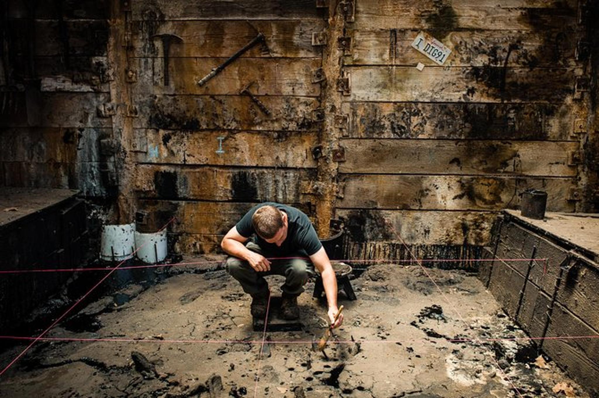 Los Angeles La Brea Tar Pits Excavator Tour 2 hr - Image 1