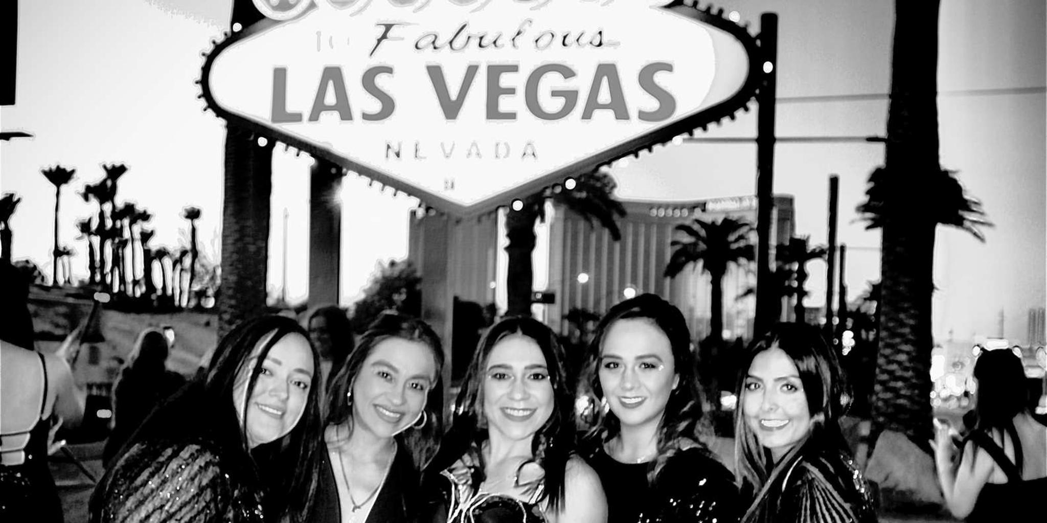 Las Vegas Limo Tour with Champagne - Image 6