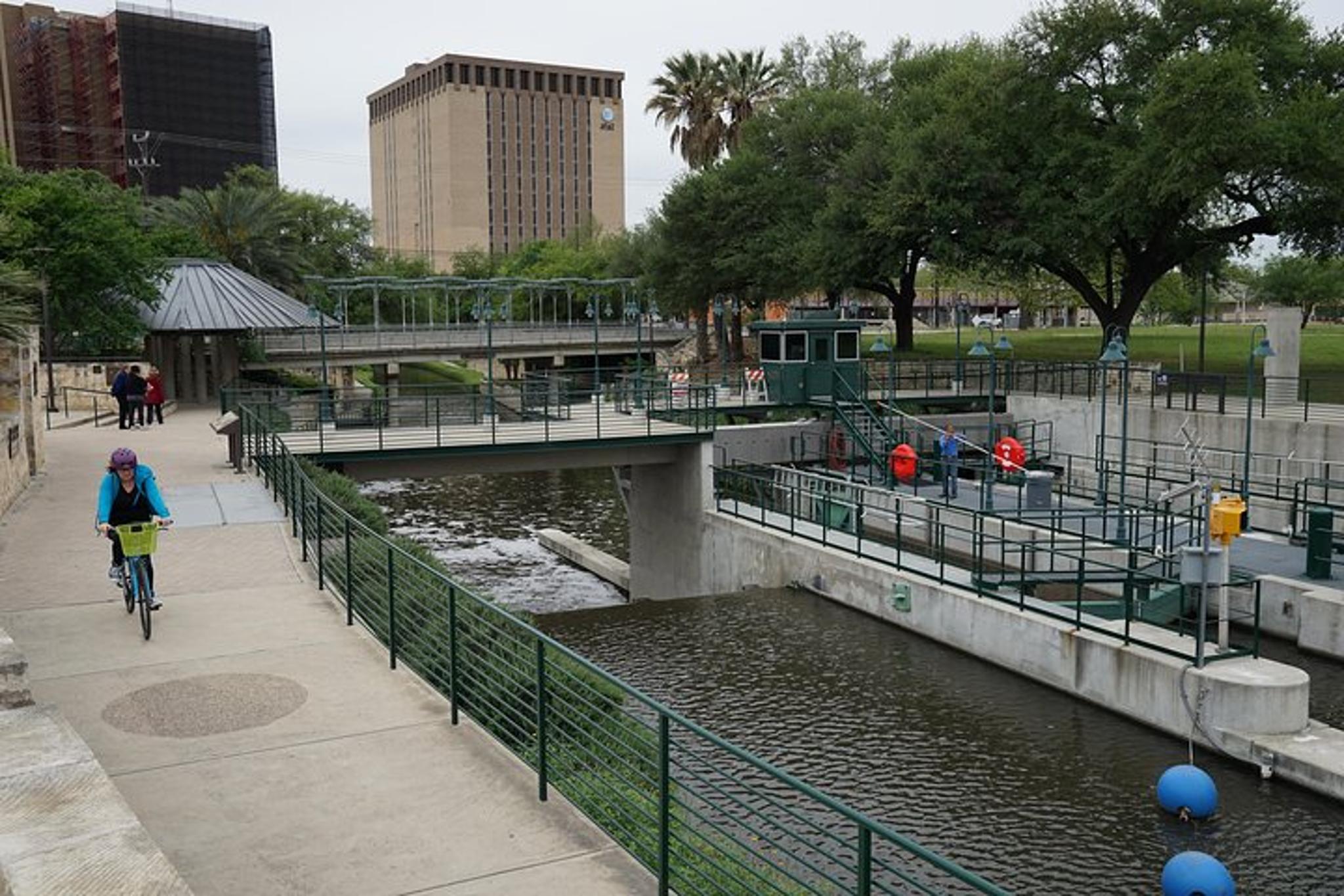 San Antonio City Sightseeing Van Tour - Image 6