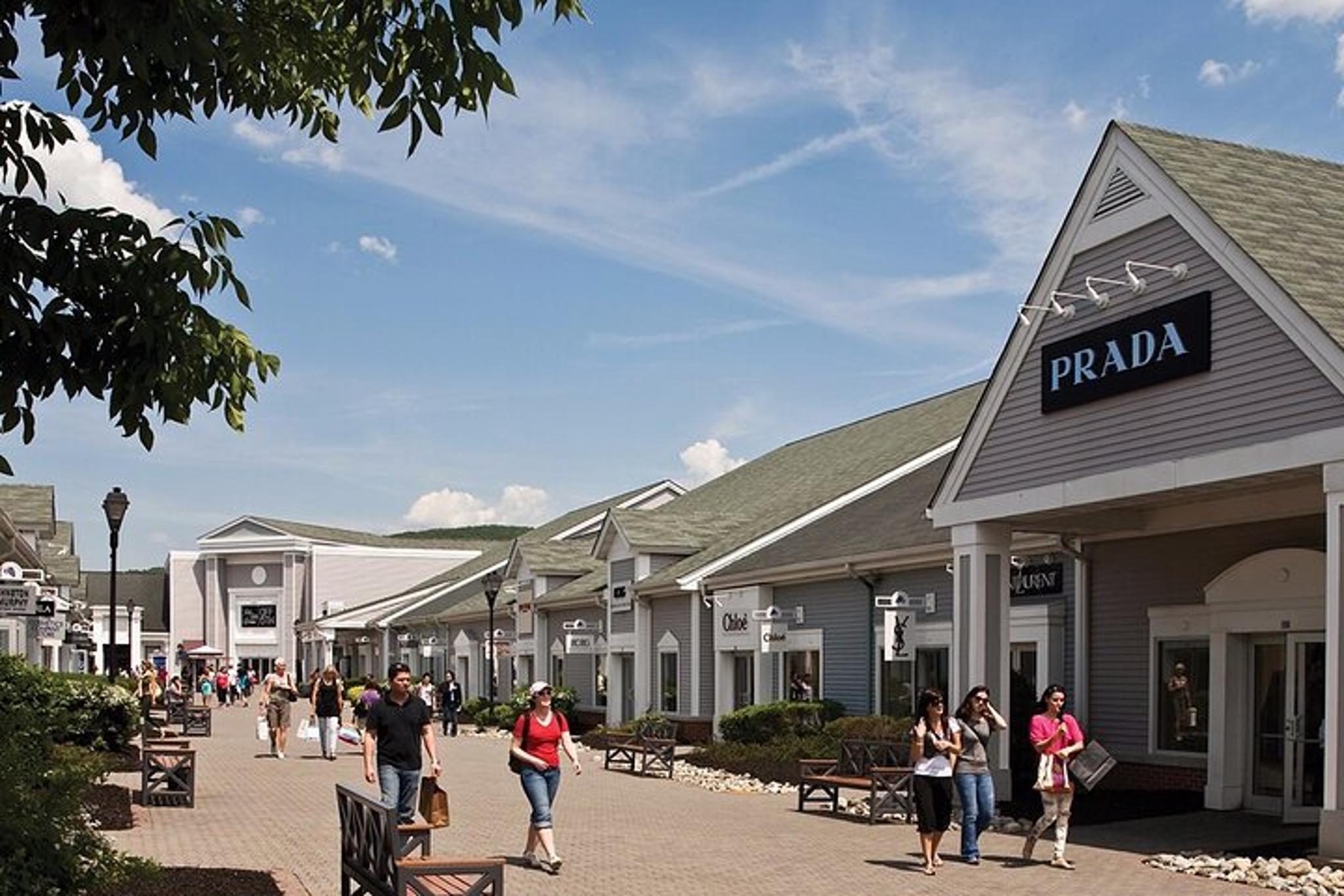New York City Shopping Transfer to Woodbury Outlets - Image 5
