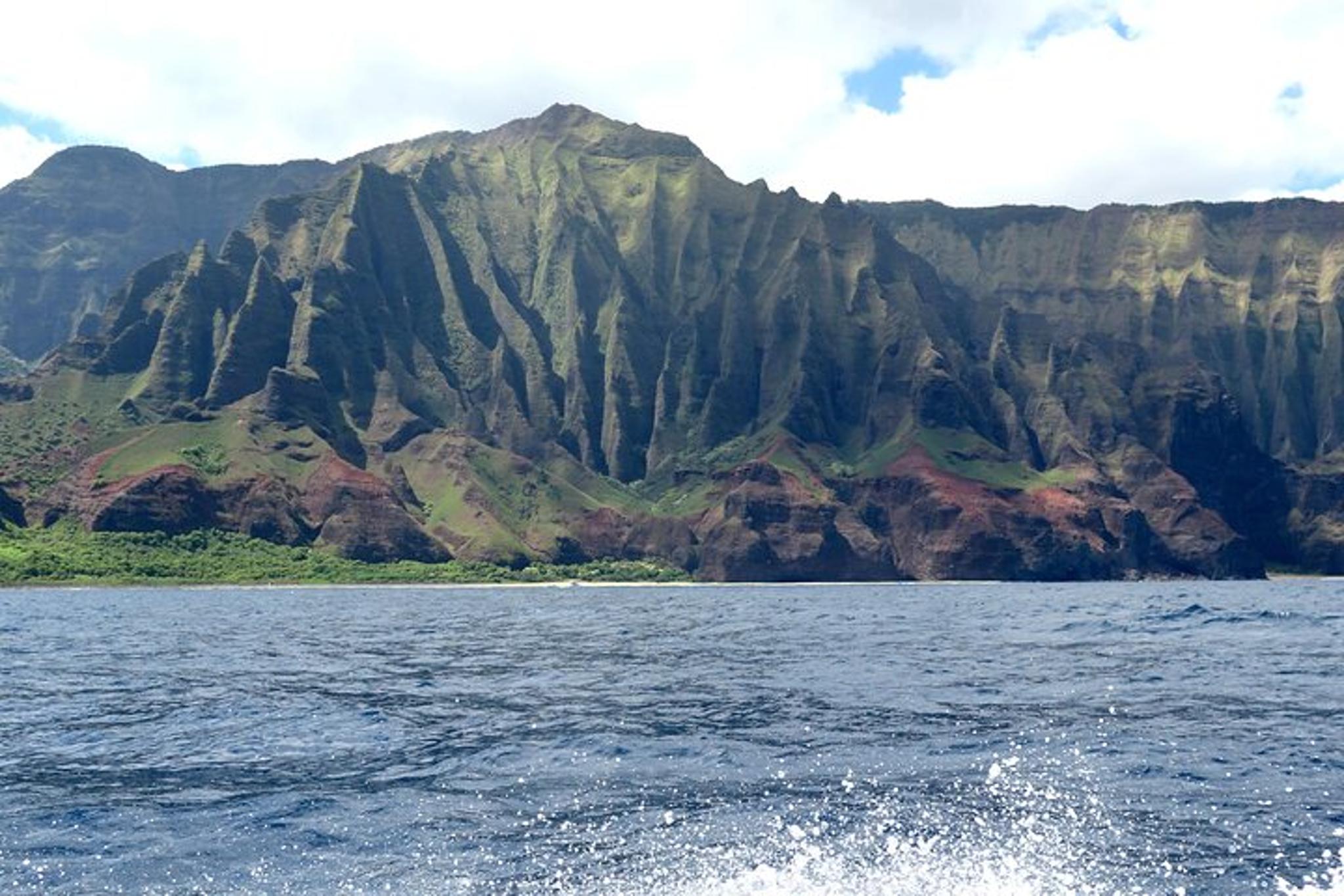 Na Pali Coast Private Boat Tour - Image 4