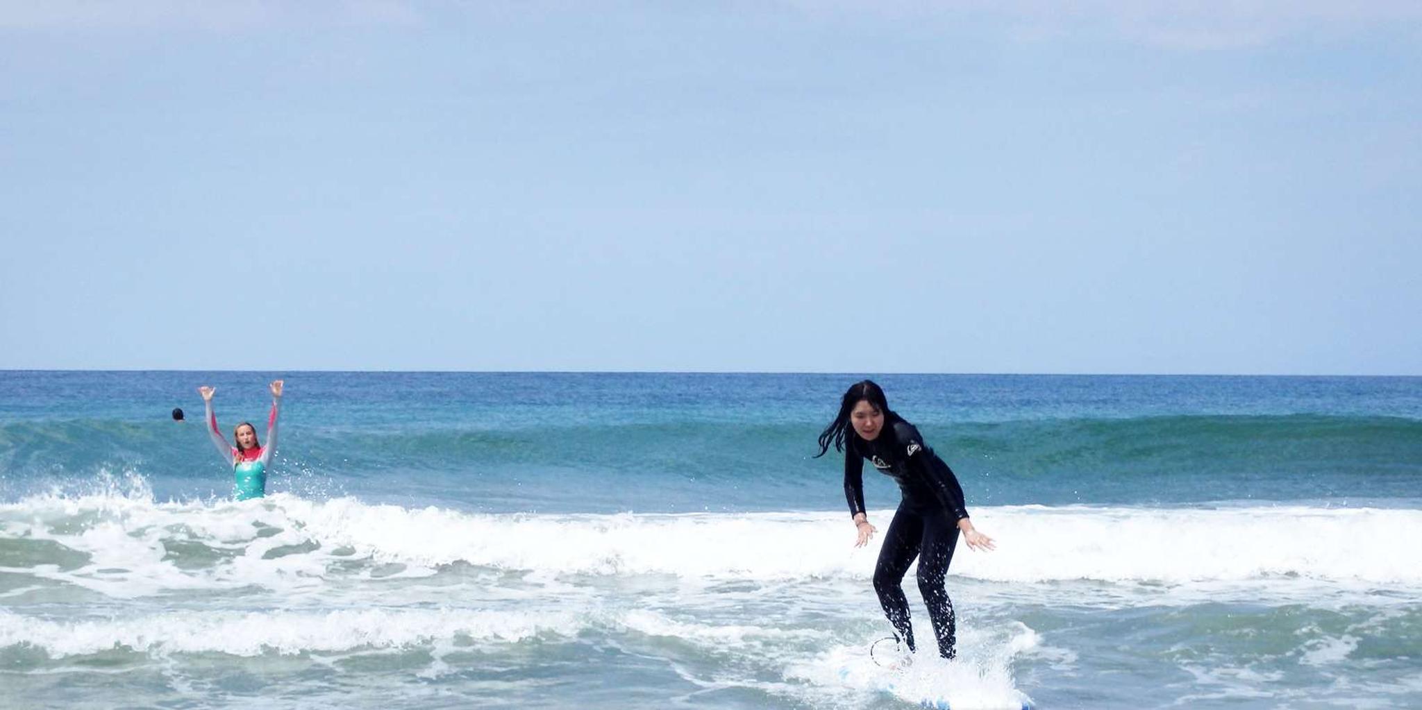 Los Angeles Surf Lesson in Hermosa Beach 2 hr - Image 2