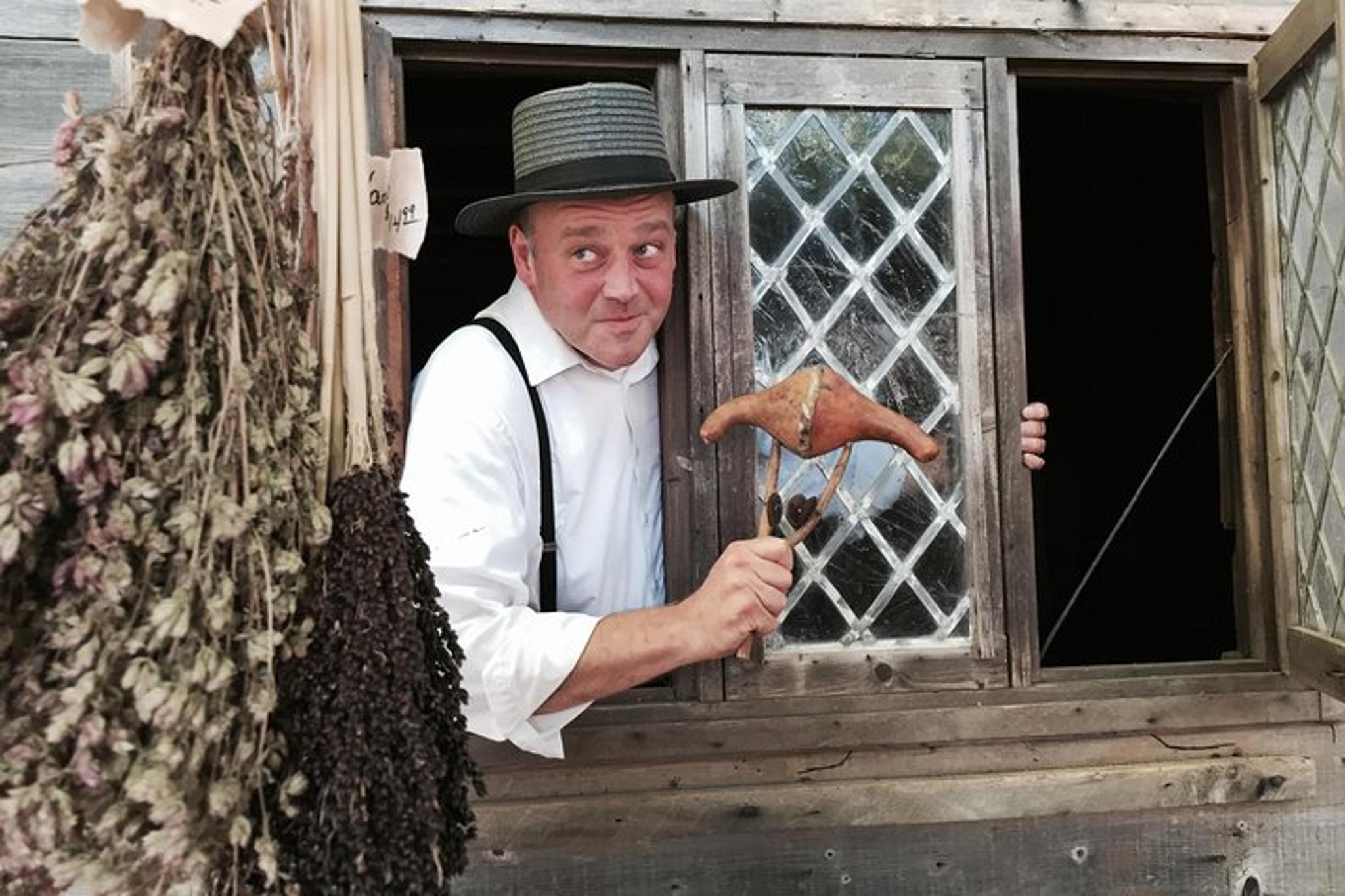 Salem History & Sightseeing Walking Tour 2.5 Hr - Image 1