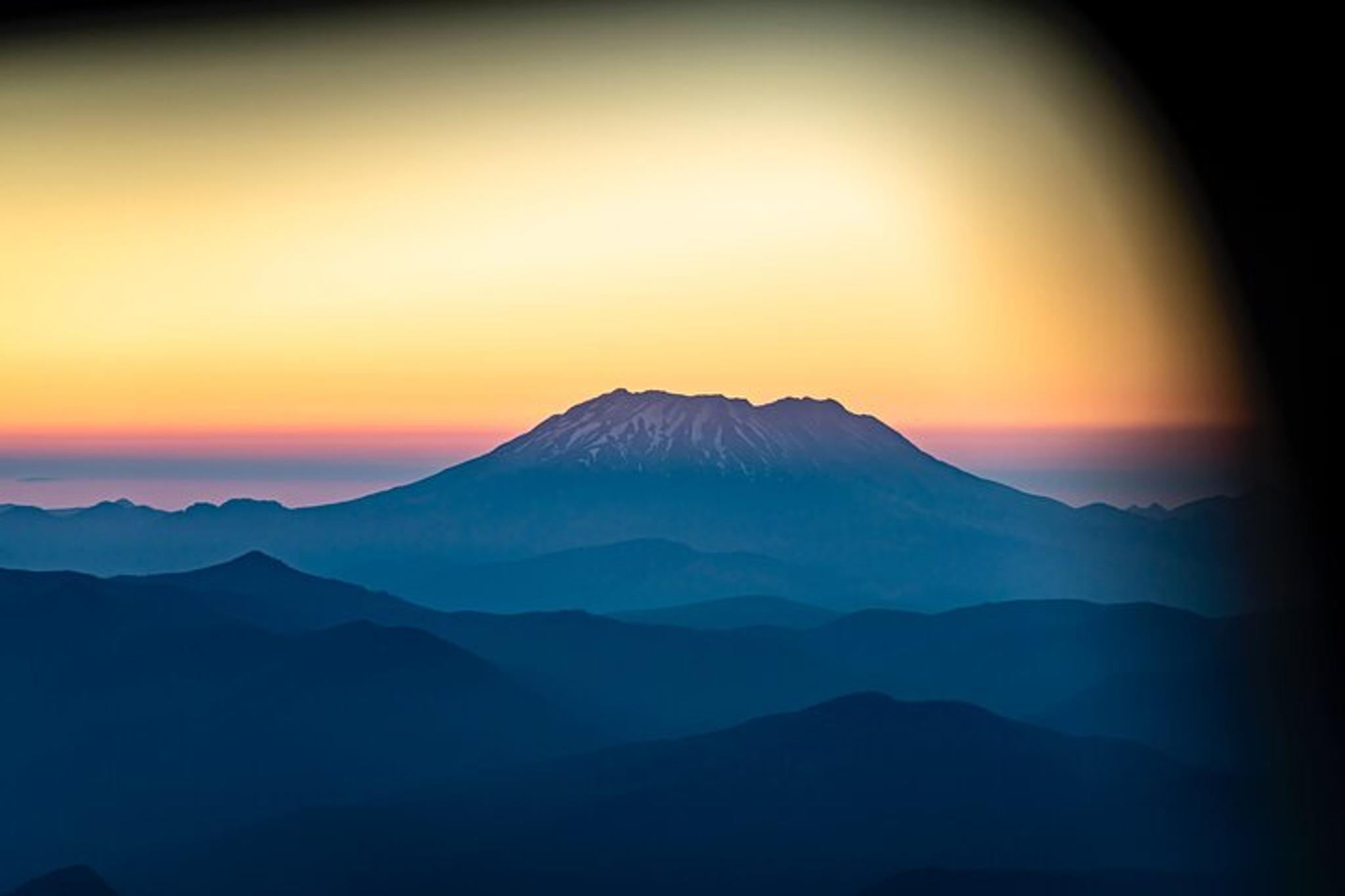 Portland Volcano and Mountain Air Tour - Image 4