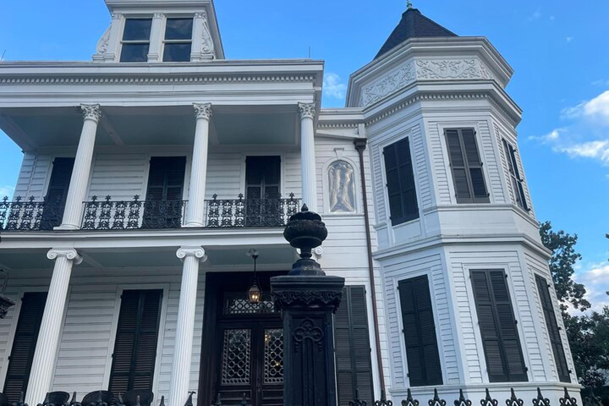 New Orleans Garden District Cemetery True Crime Tour - Image 4