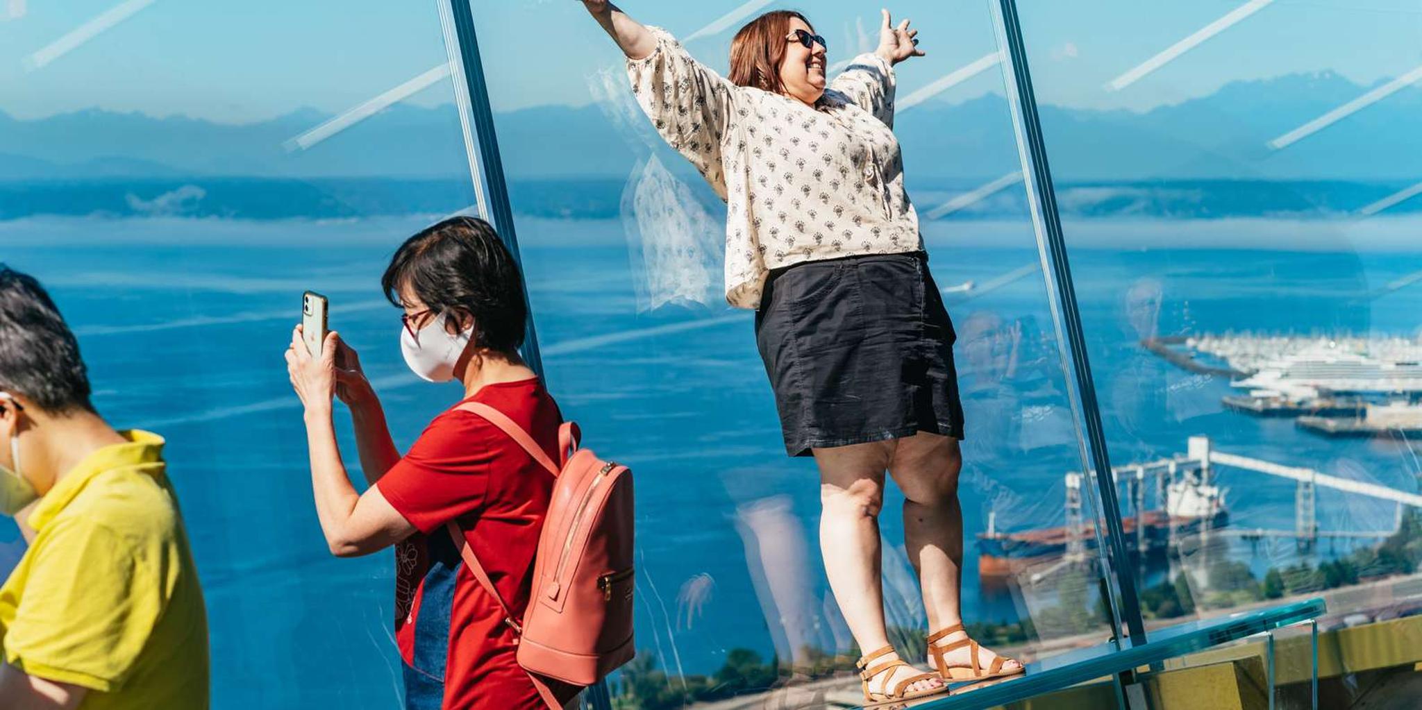Seattle Space Needle and Chihuly Garden Tour - Image 6