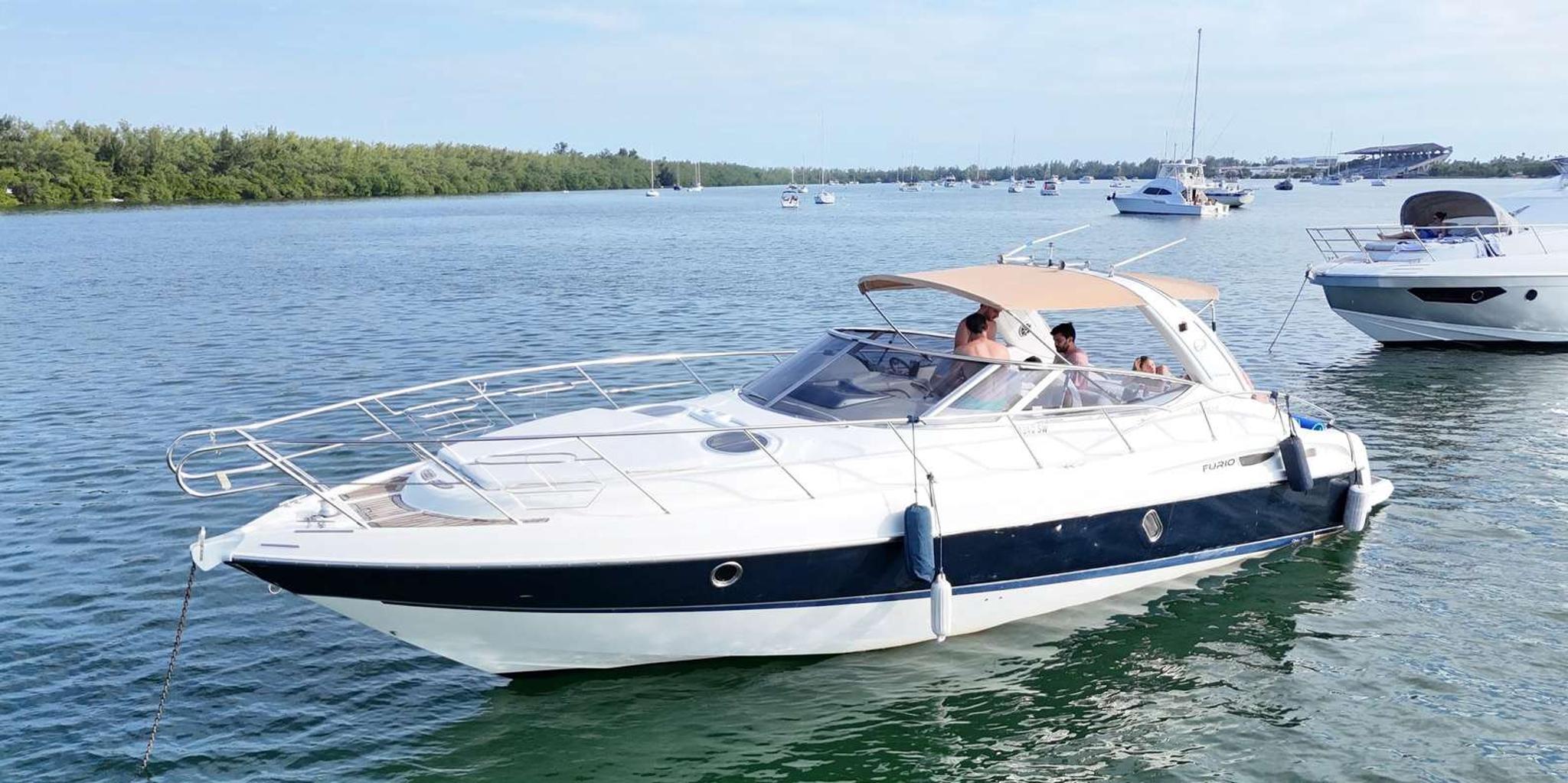 Miami Yacht Tour for Up to 12 People - Image 3