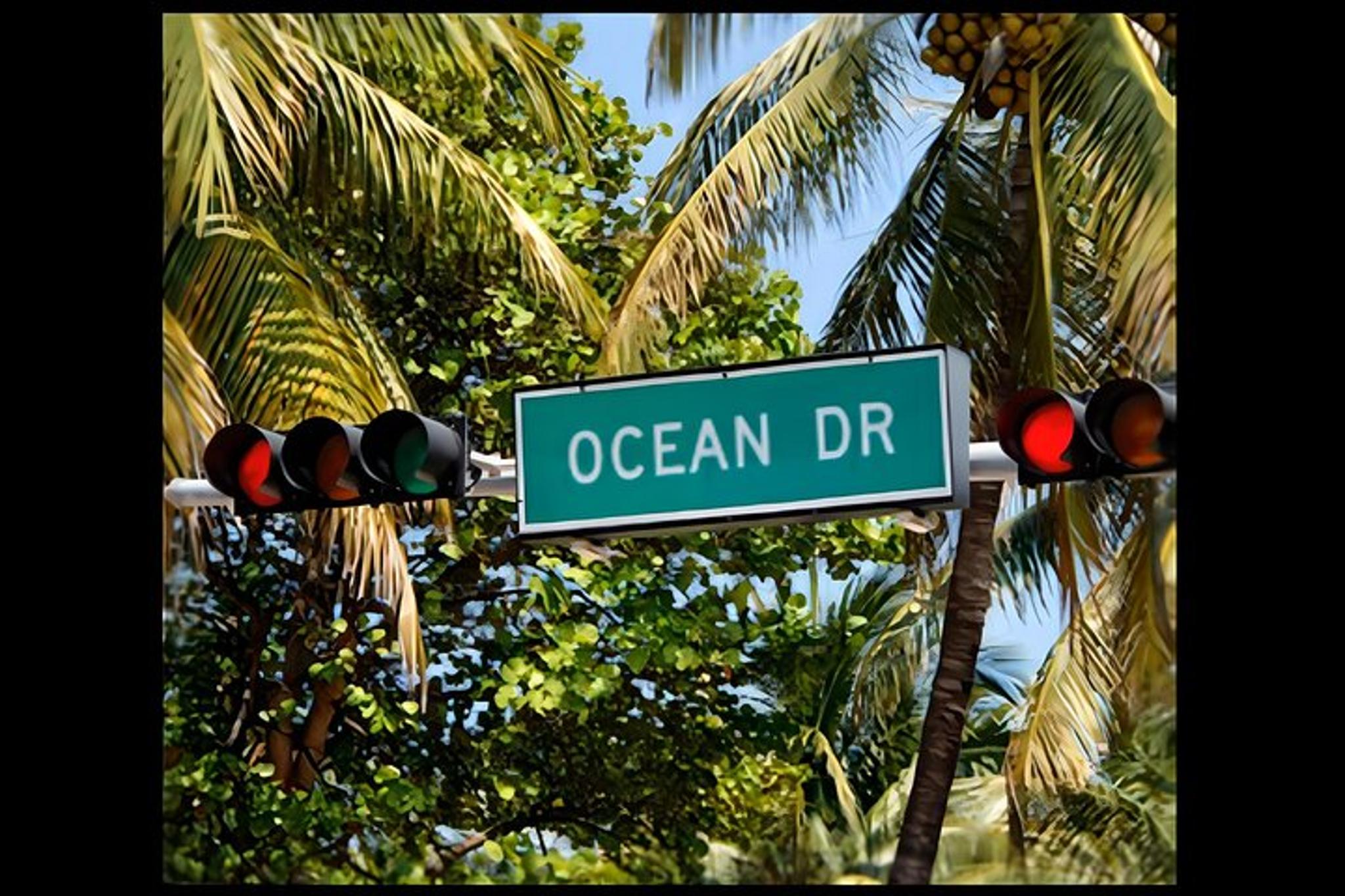 Art Deco Tour in Miami - Image 5