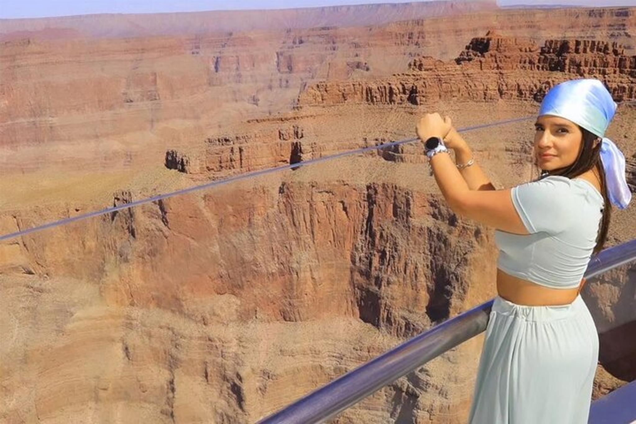 Las Vegas Grand Canyon, Hoover Dam & 7 Magic Mountains Tour - Image 6