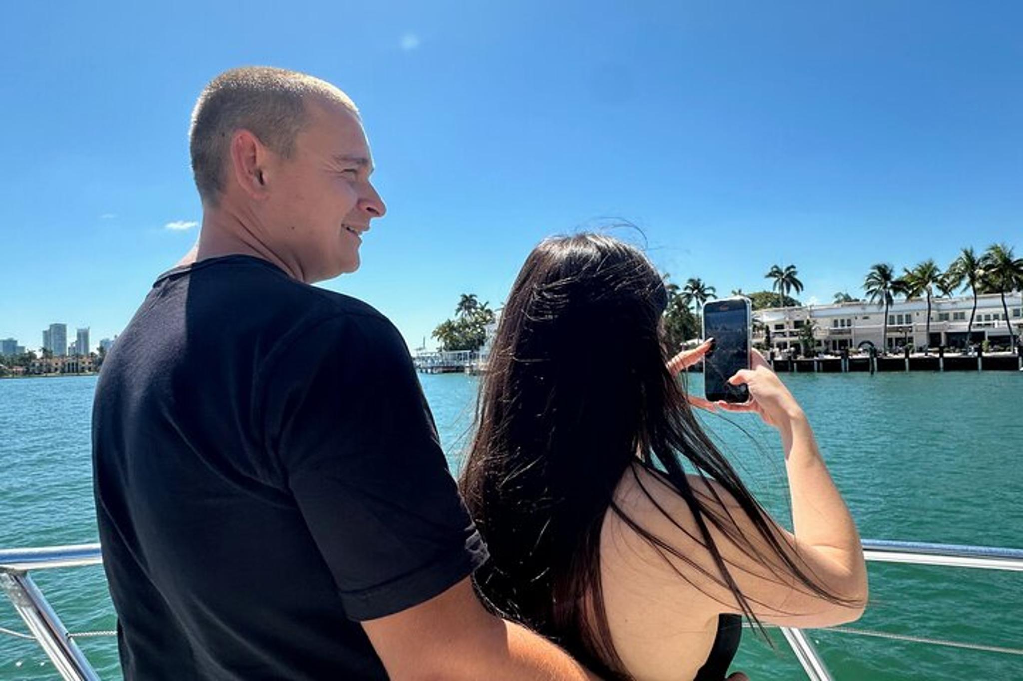 Miami Party Boat & Millionaire Homes Cruise - Image 3