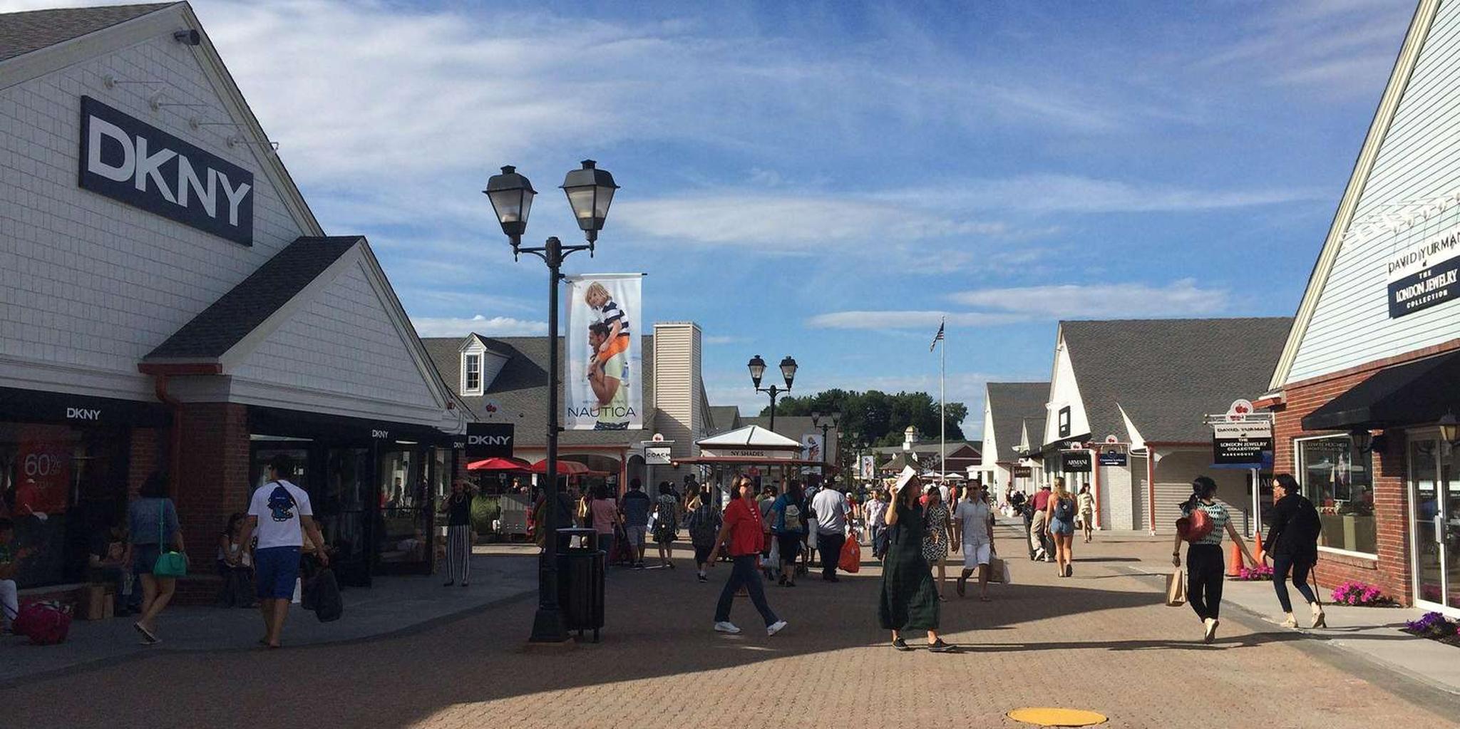New York City Shopping Tour at Woodbury Outlets - Image 2