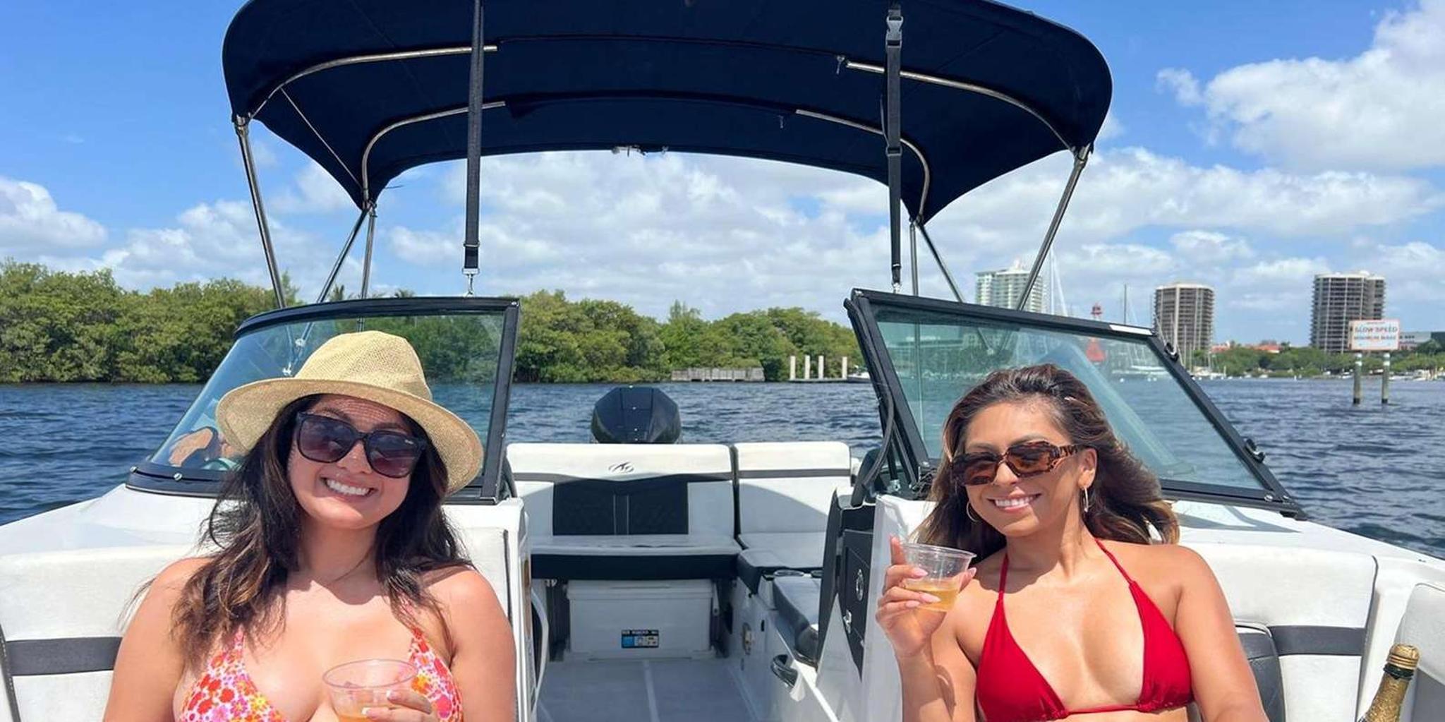 Miami Private Boat Ride with Champagne 1 hr - Image 5