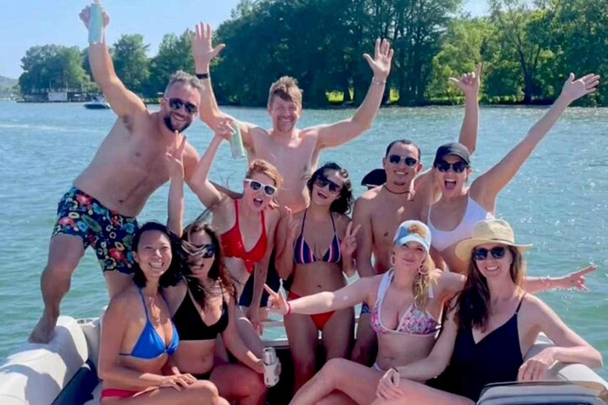 Austin Pontoon Boat Cruise - Image 3