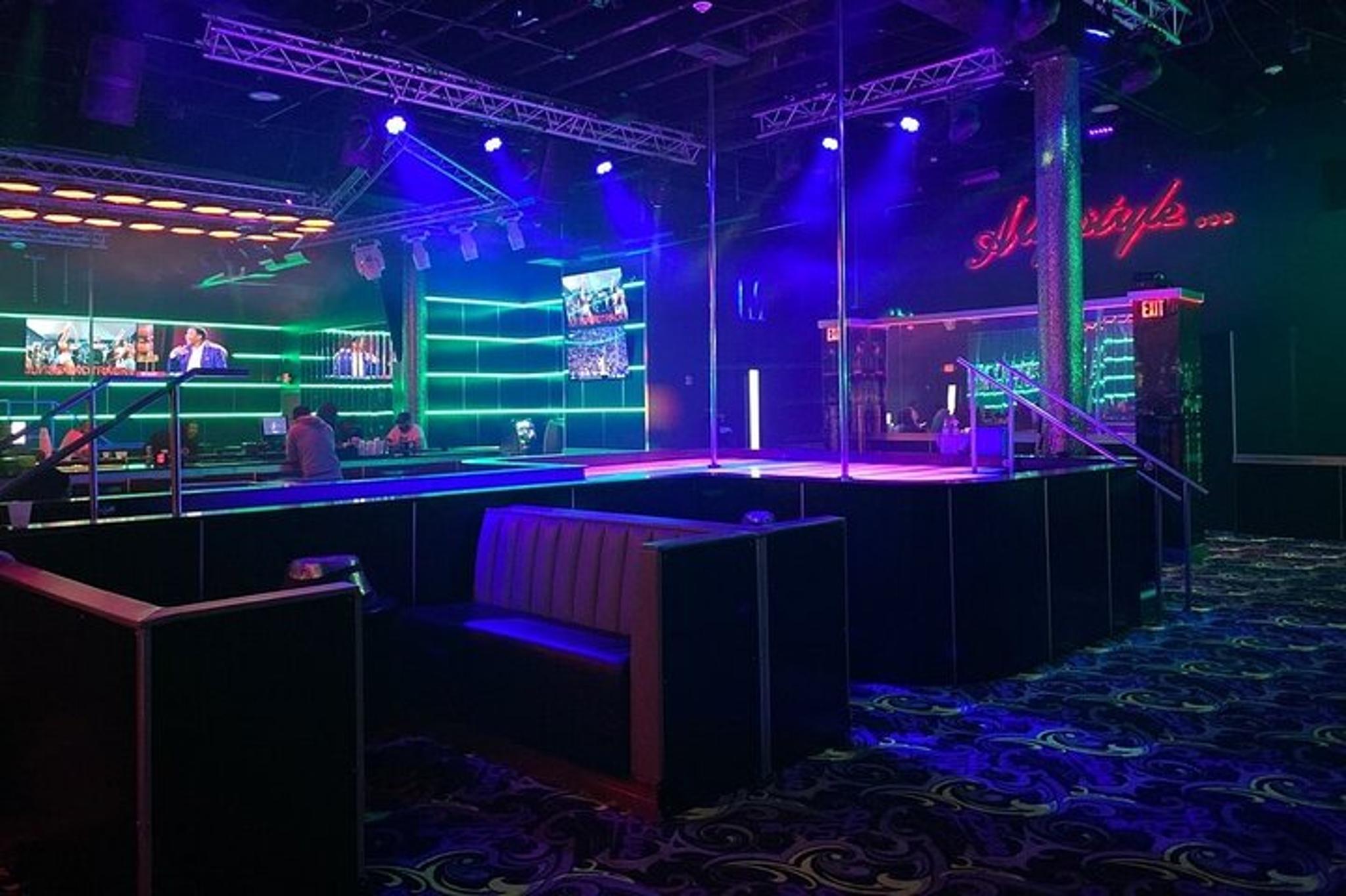 Miami Boat Party and Nightclub Experience - Image 6