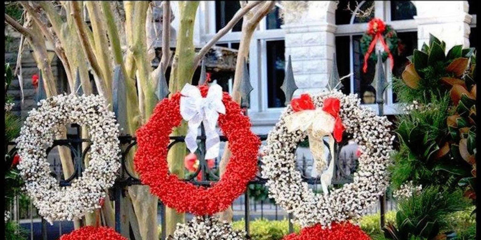 Charleston Holiday Decorations and History Walking Tour