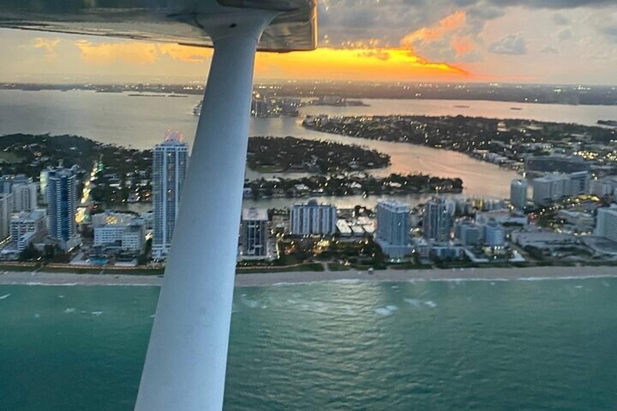 Miami Air Tour with Champagne 60 Min - Image 4