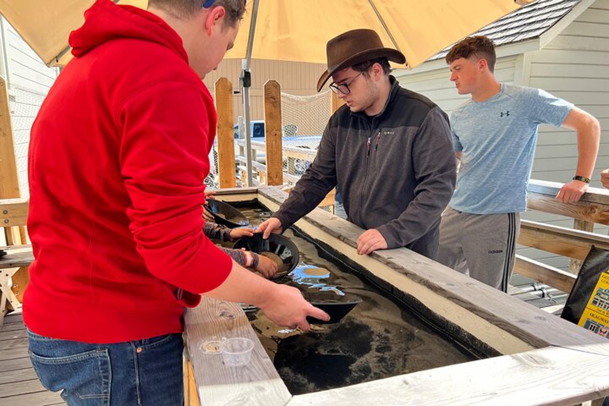 Skagway Gold Panning Adventure - Image 6