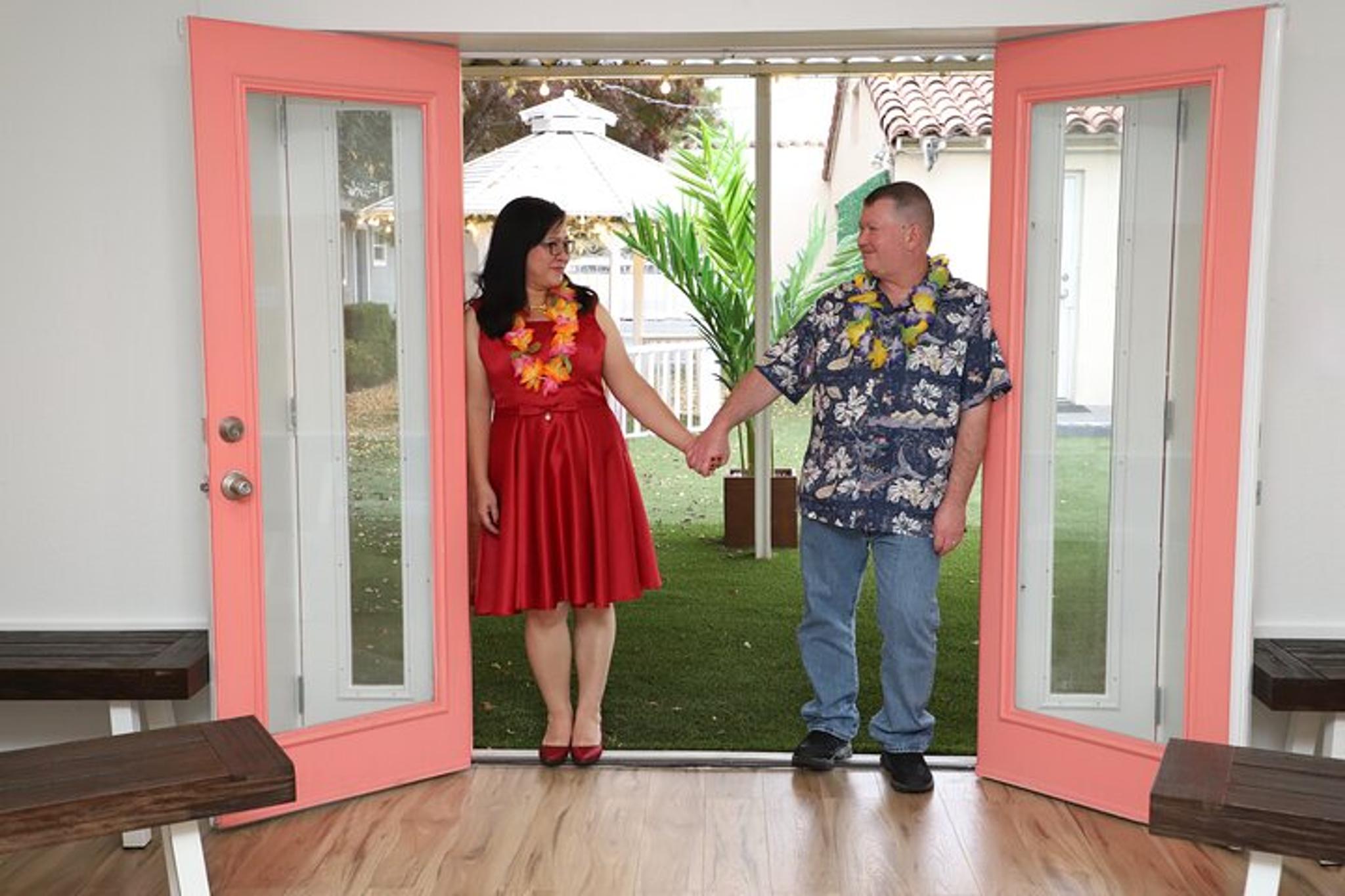 Las Vegas Vow Renewal Ceremony 45 min - Image 4