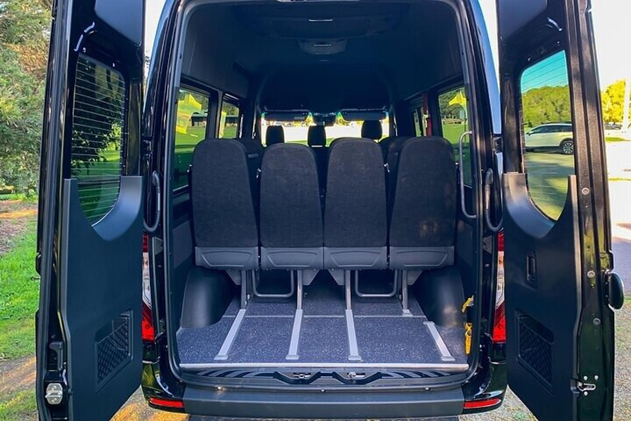 Oakland Minibus Airport Transfer - Image 2