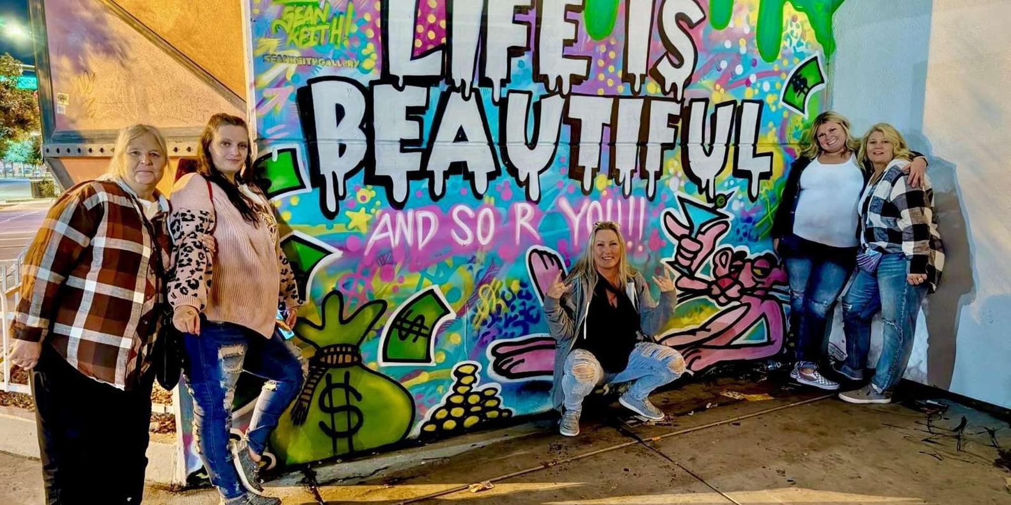 Las Vegas Limo Tour with Meal & Drinks 2 hr - Image 3