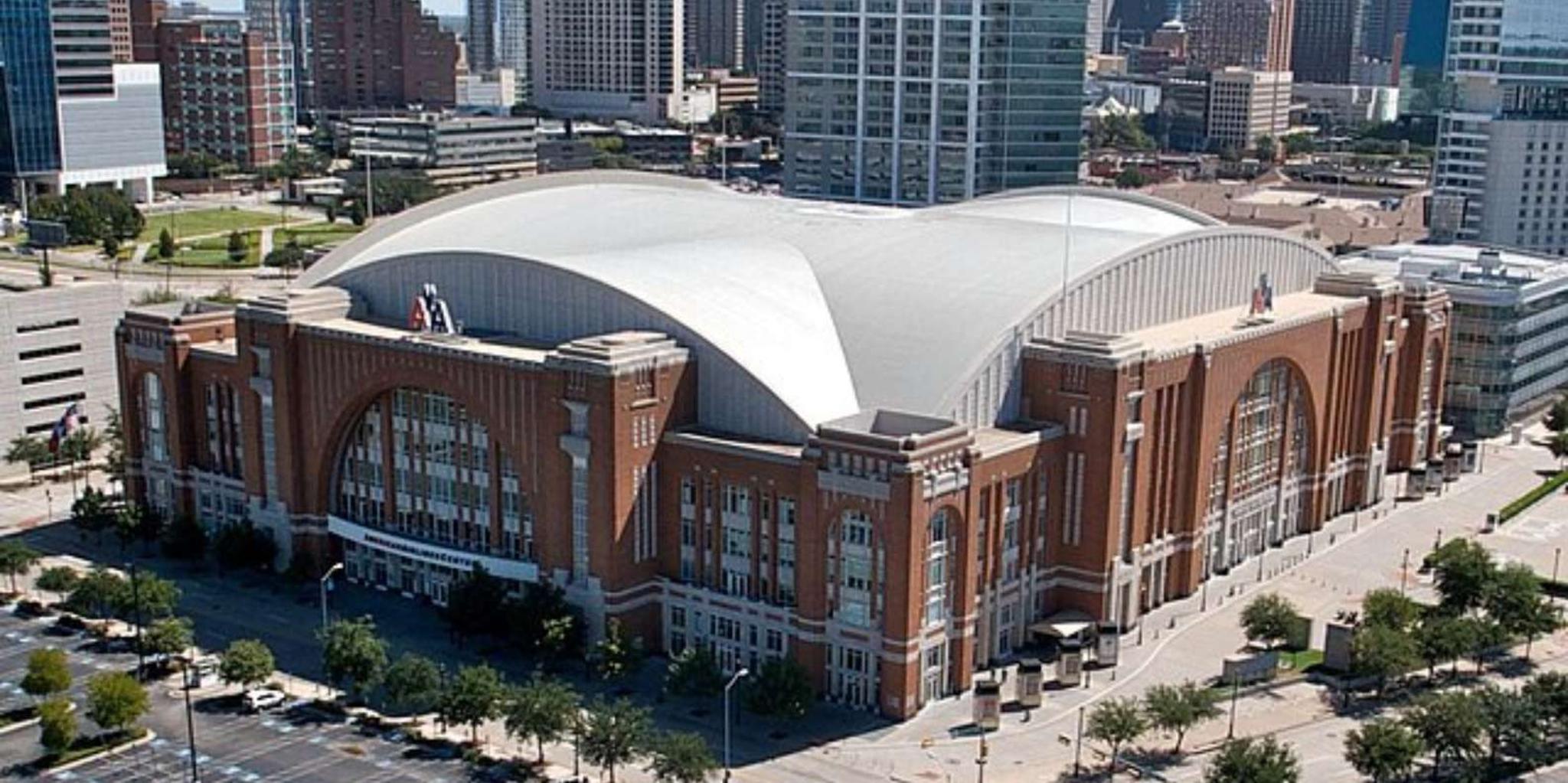 Dallas Sports Game Ticket at American Airlines Center - Image 2