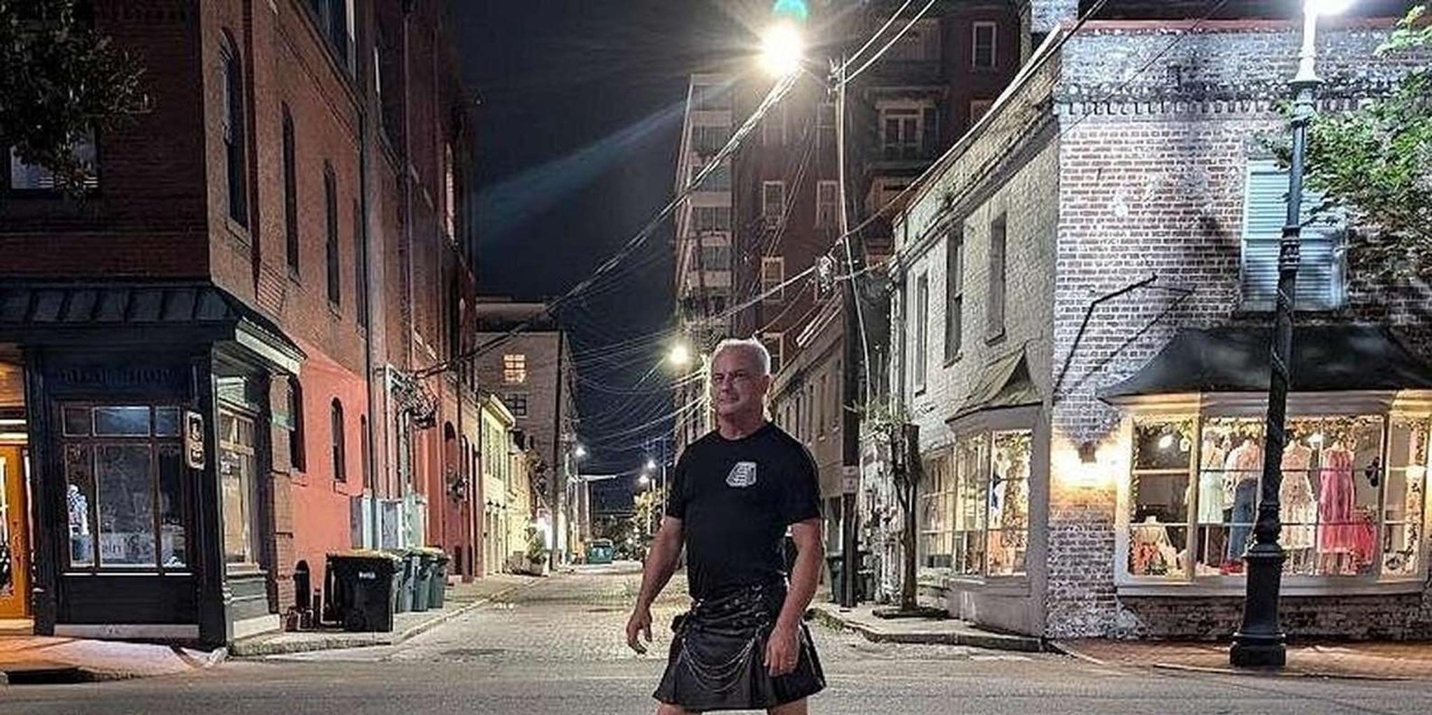 Savannah Walking Ghost Tour with Bar Stops - Image 5