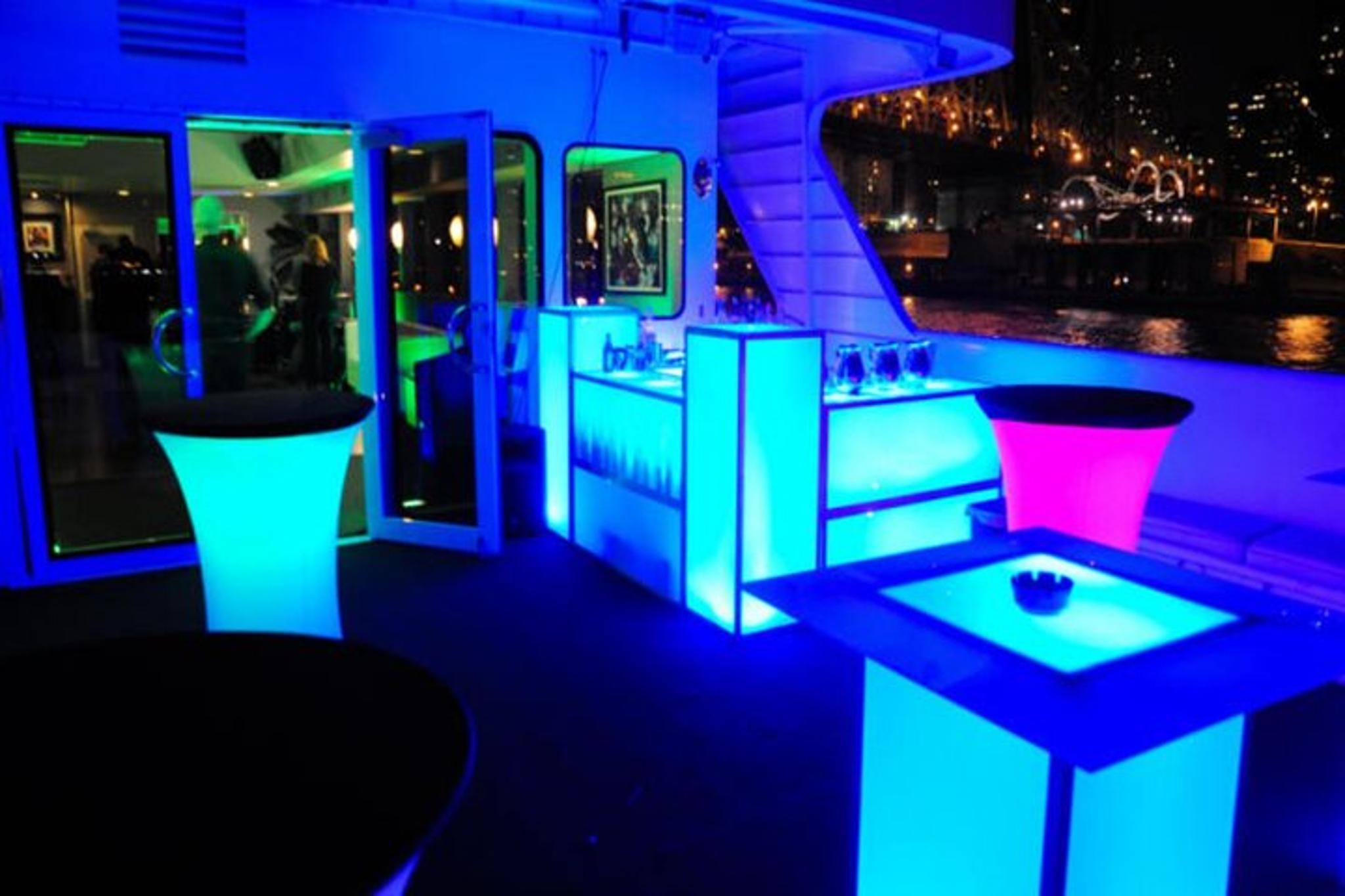 New York City Fireworks Cruise Aboard Cloud 9 Yacht - Image 4