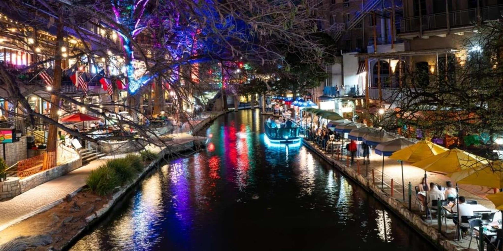 San Antonio Riverwalk Night Walking Tour