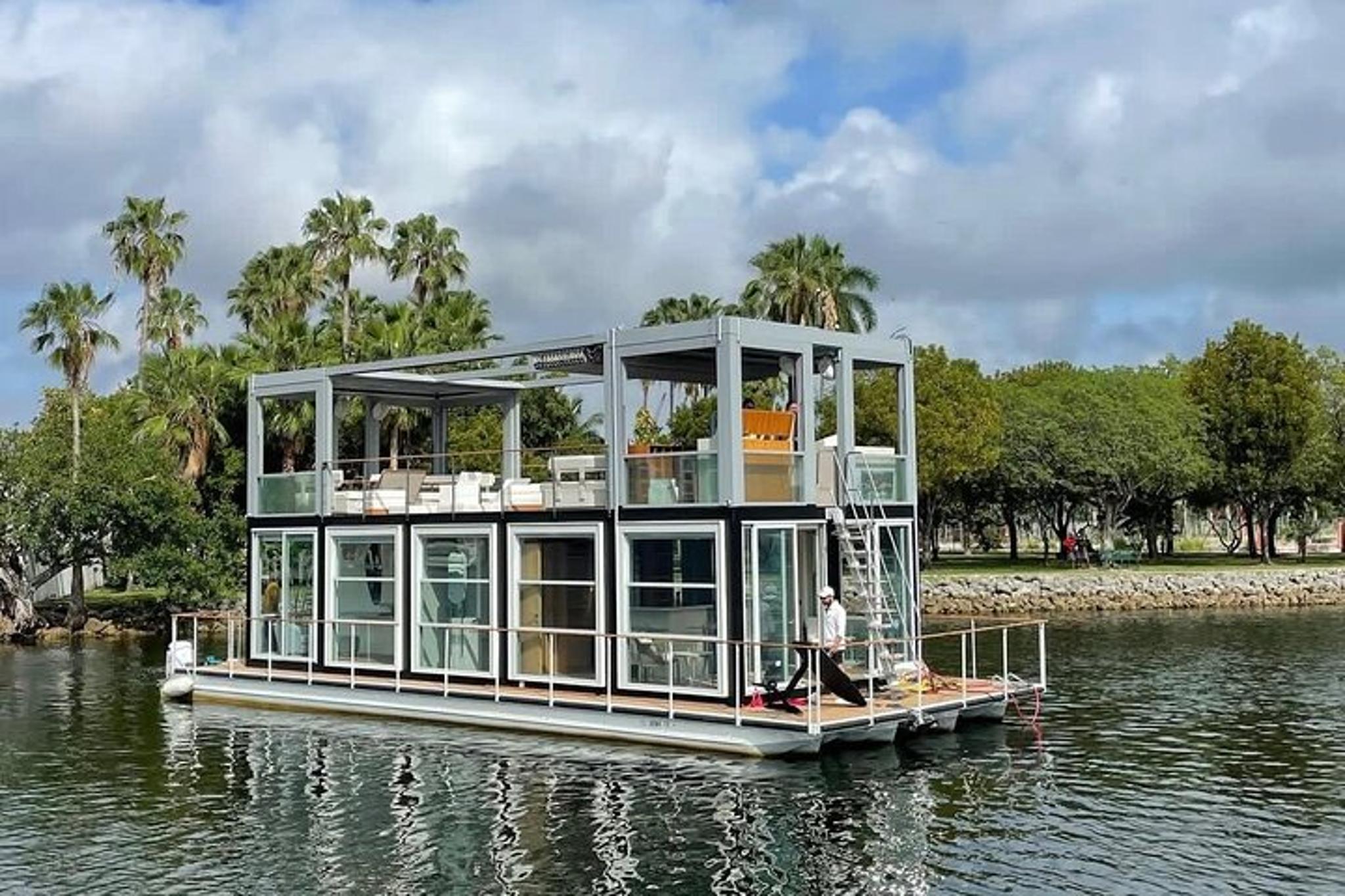 Miami Yacht Rental Private Water Villa 4 hr - Image 1