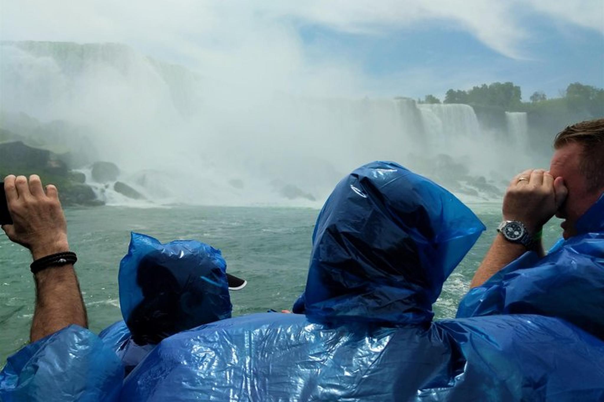 Niagara Falls US Tour with Boat Ride and Cave - Image 4
