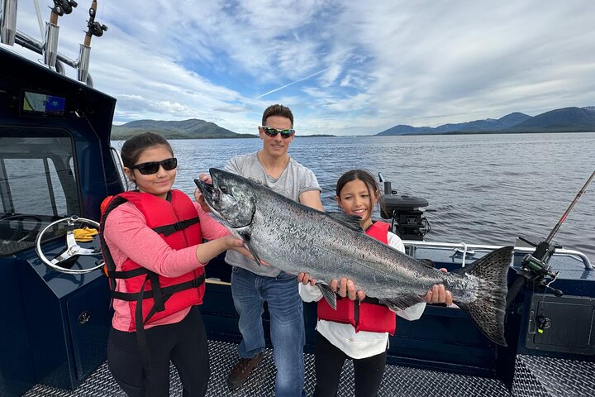 Ketchikan Fishing and Whale Watching Combo 5 hr - Image 3