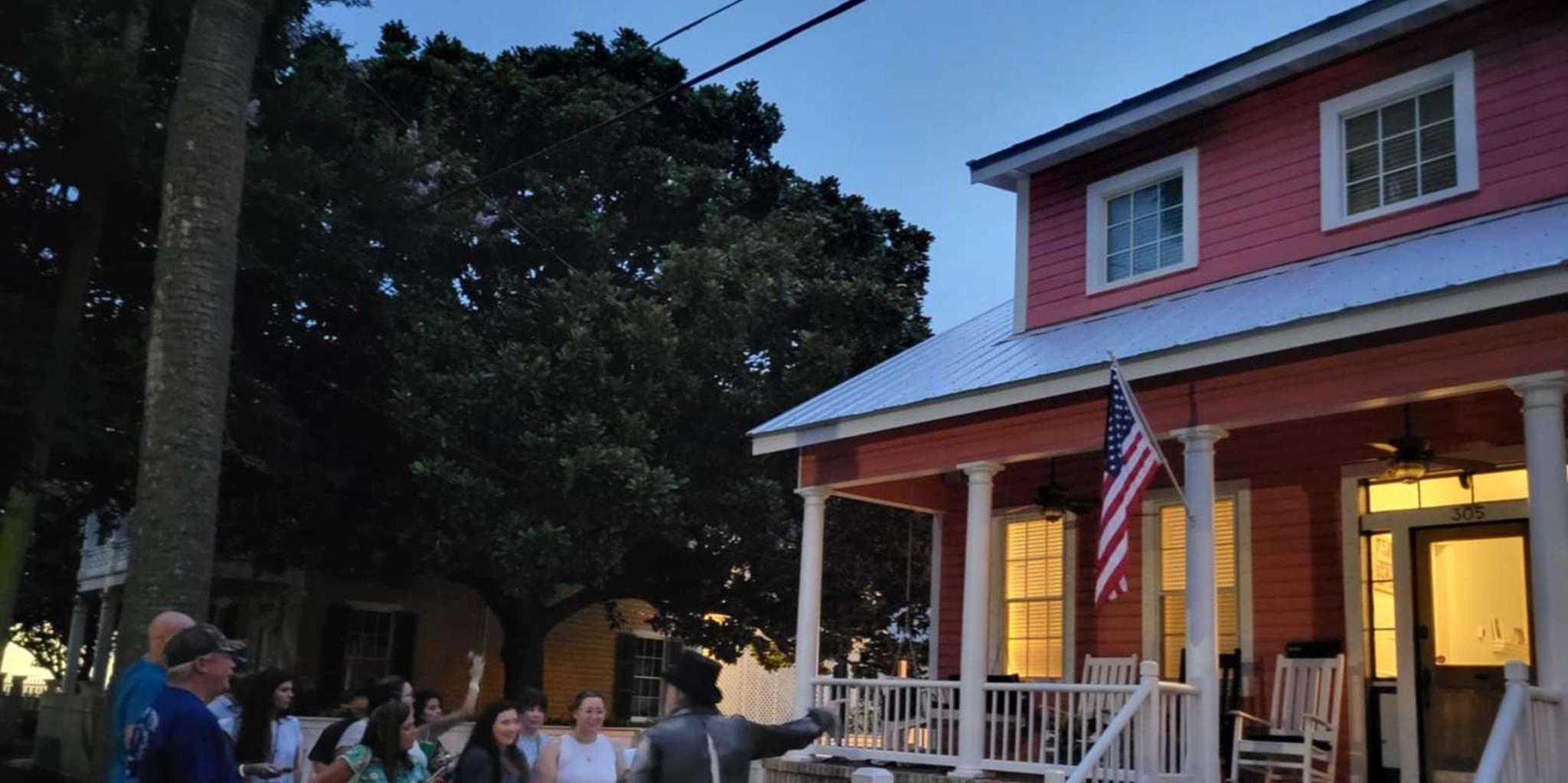 Pensacola Haunted Ghost Tour and Scavenger Hunt - Image 2