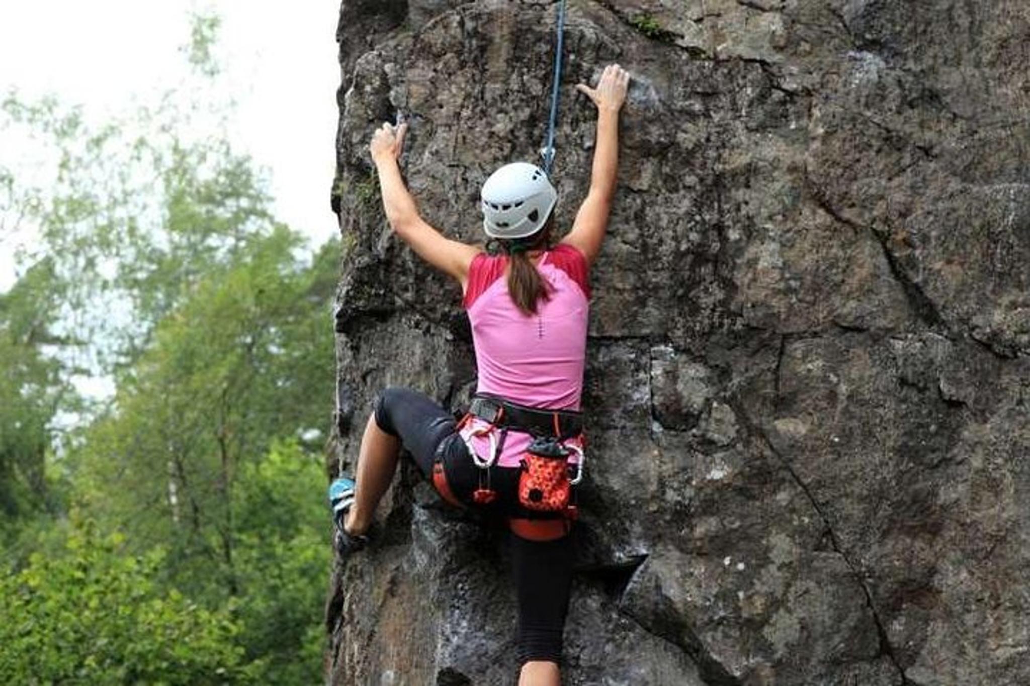 Seattle Outdoor Rock Climbing Intro - Image 2