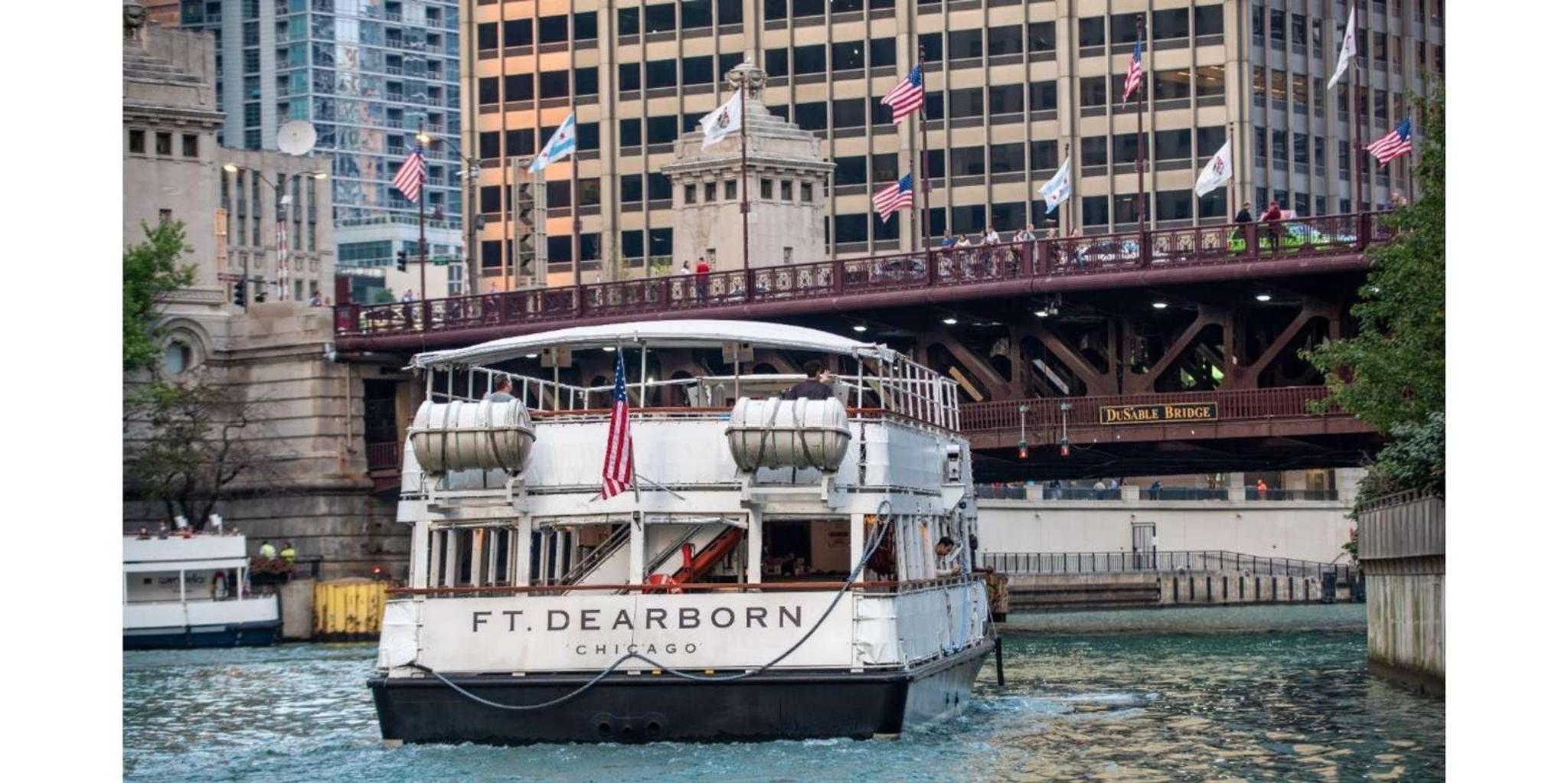 Chicago Architecture Boat Tour with Drinks - Image 5